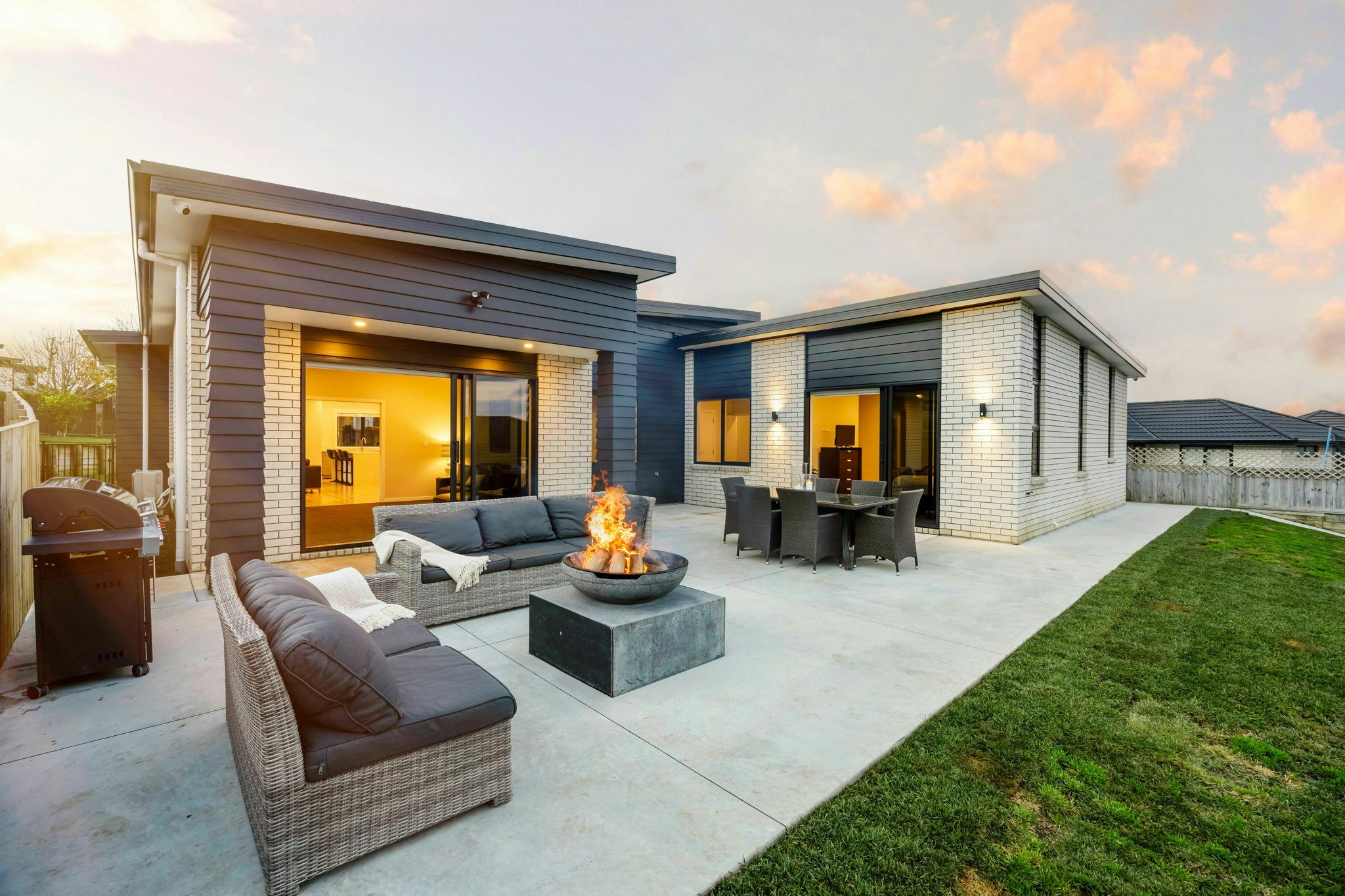 1 web or mls in House AR0 2603