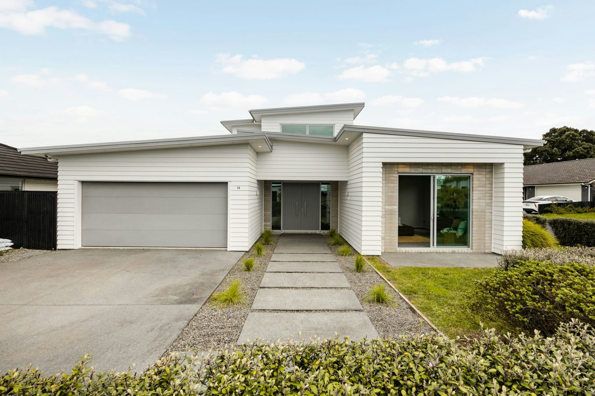 1 web or mls in House AR0 4197