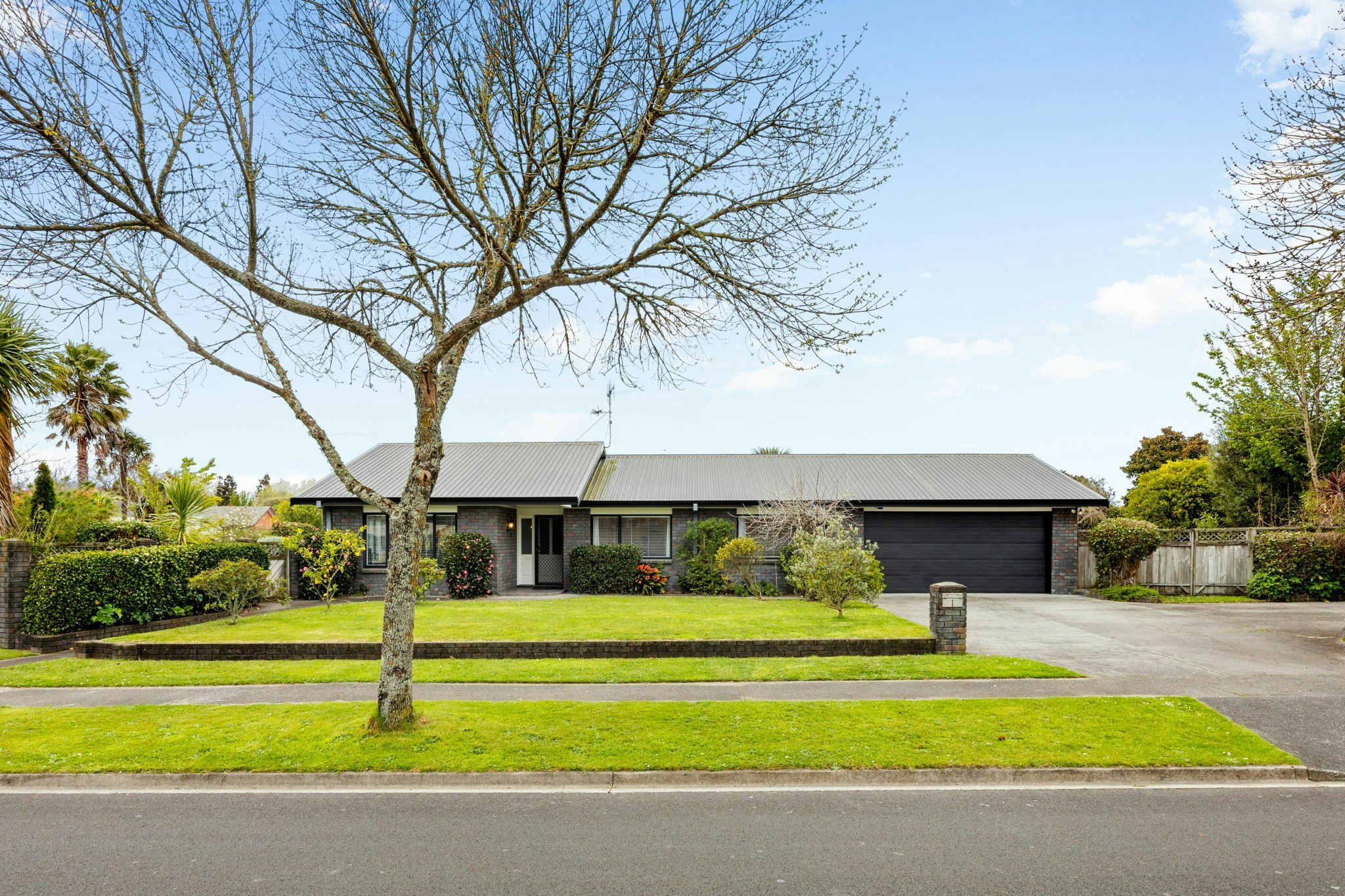 1 web or mls in House AR0 7150