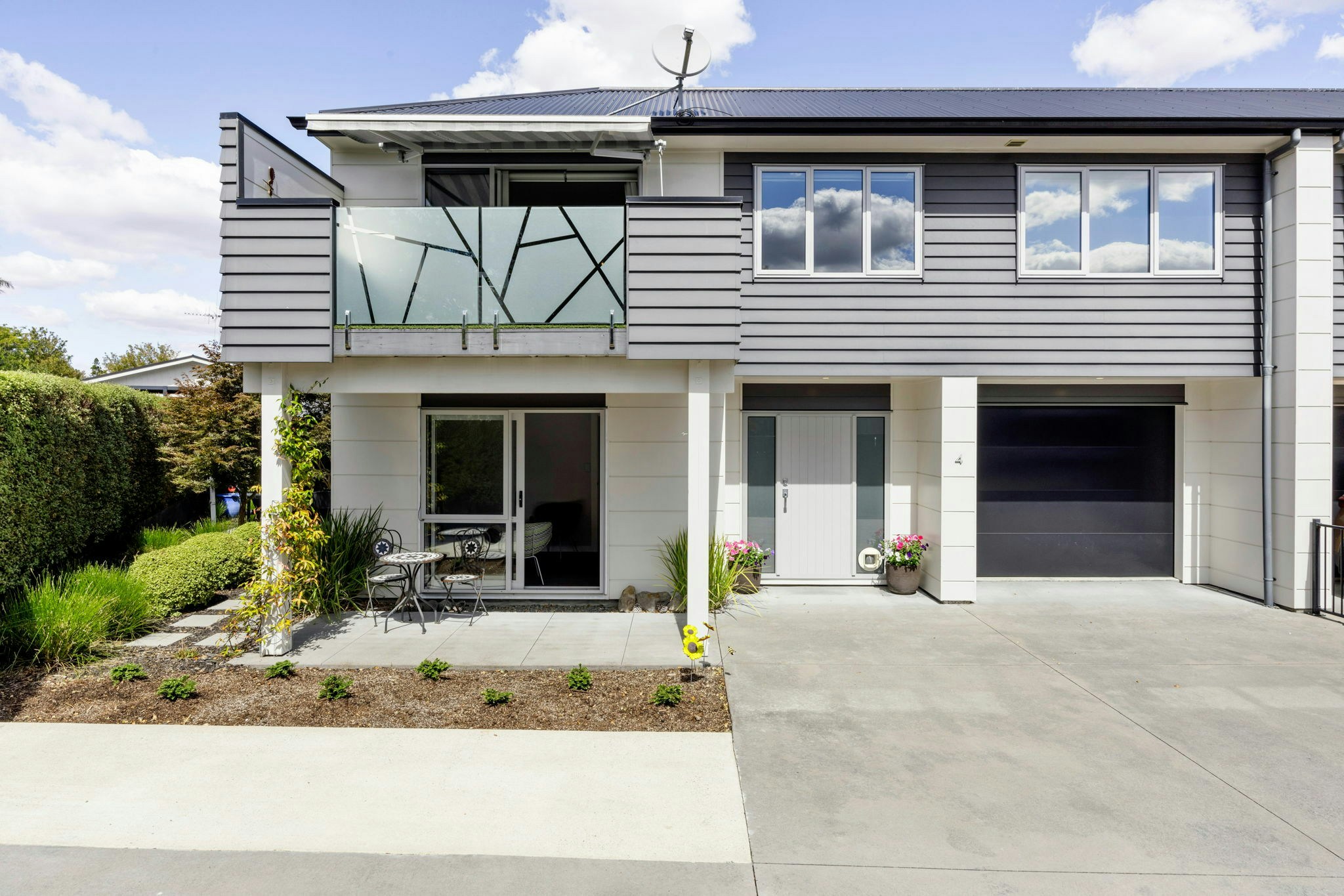 1 web or mls in House AR0 7705