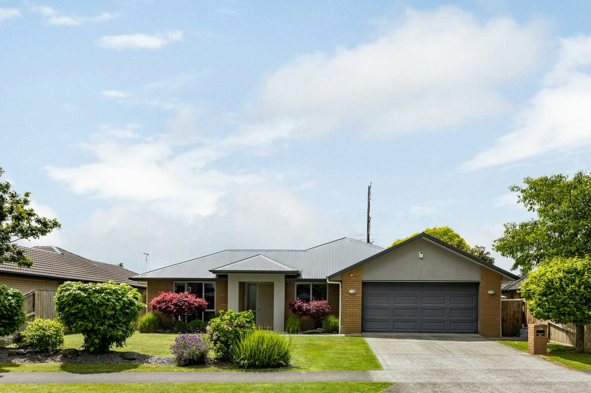 1 web or mls in House AR5 0233