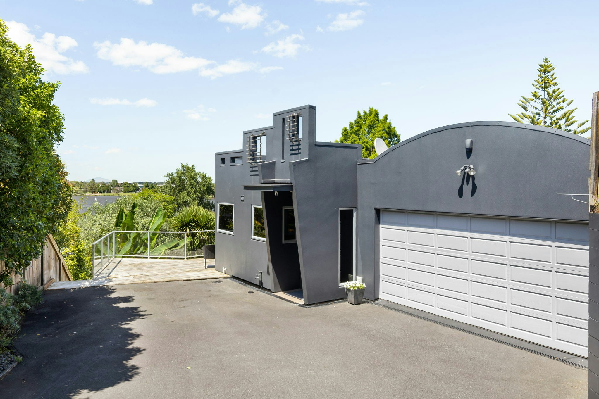 1 web or mls in House AR5 2699