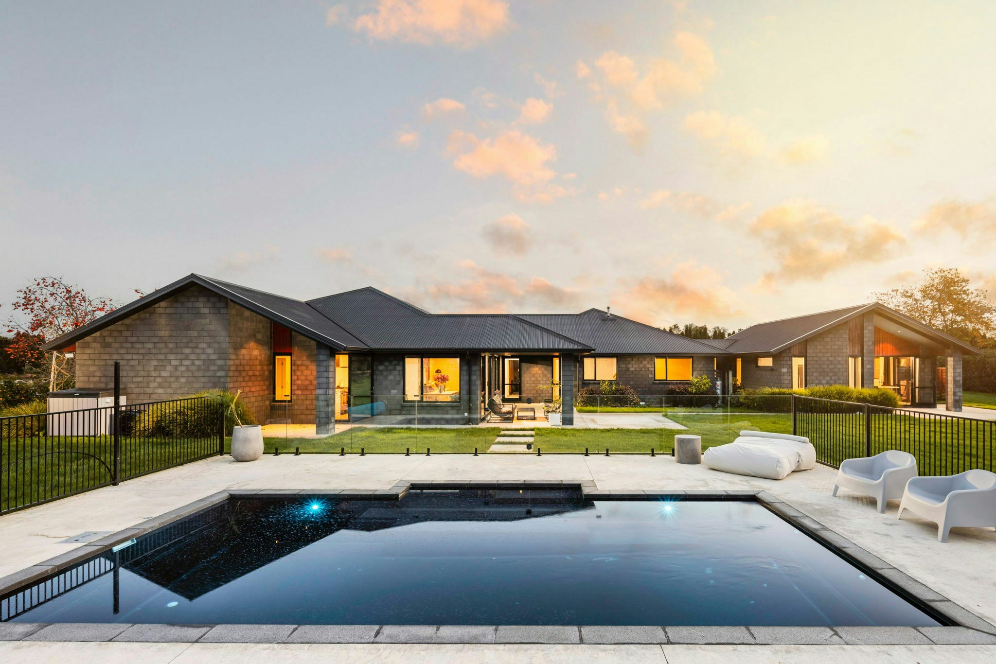 1 web or mls in House AR5 4102