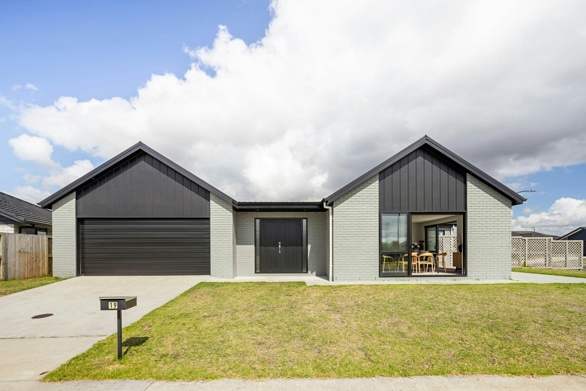 1 web or mls in House AR5 6571