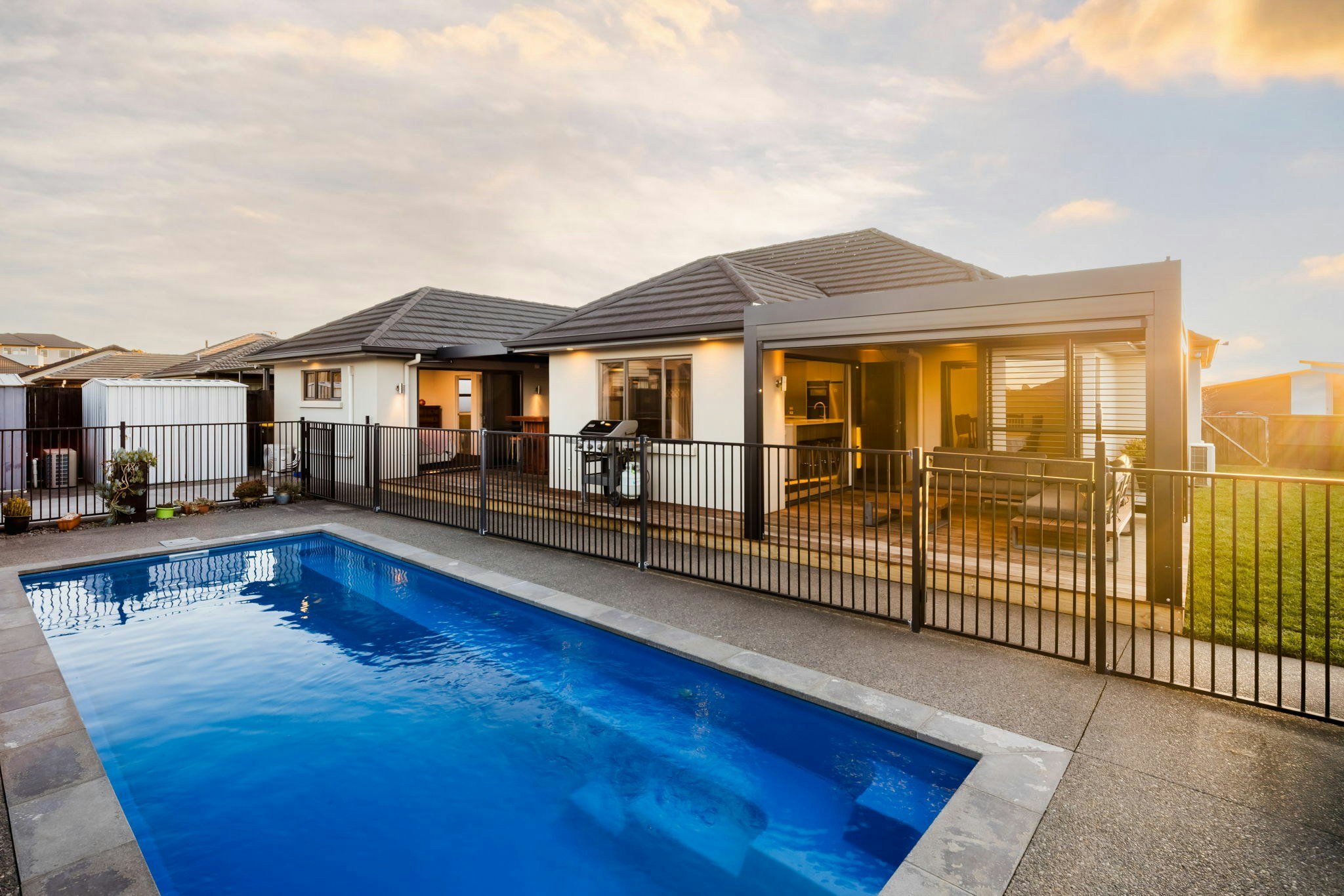 1 web or mls in House AR5 6633