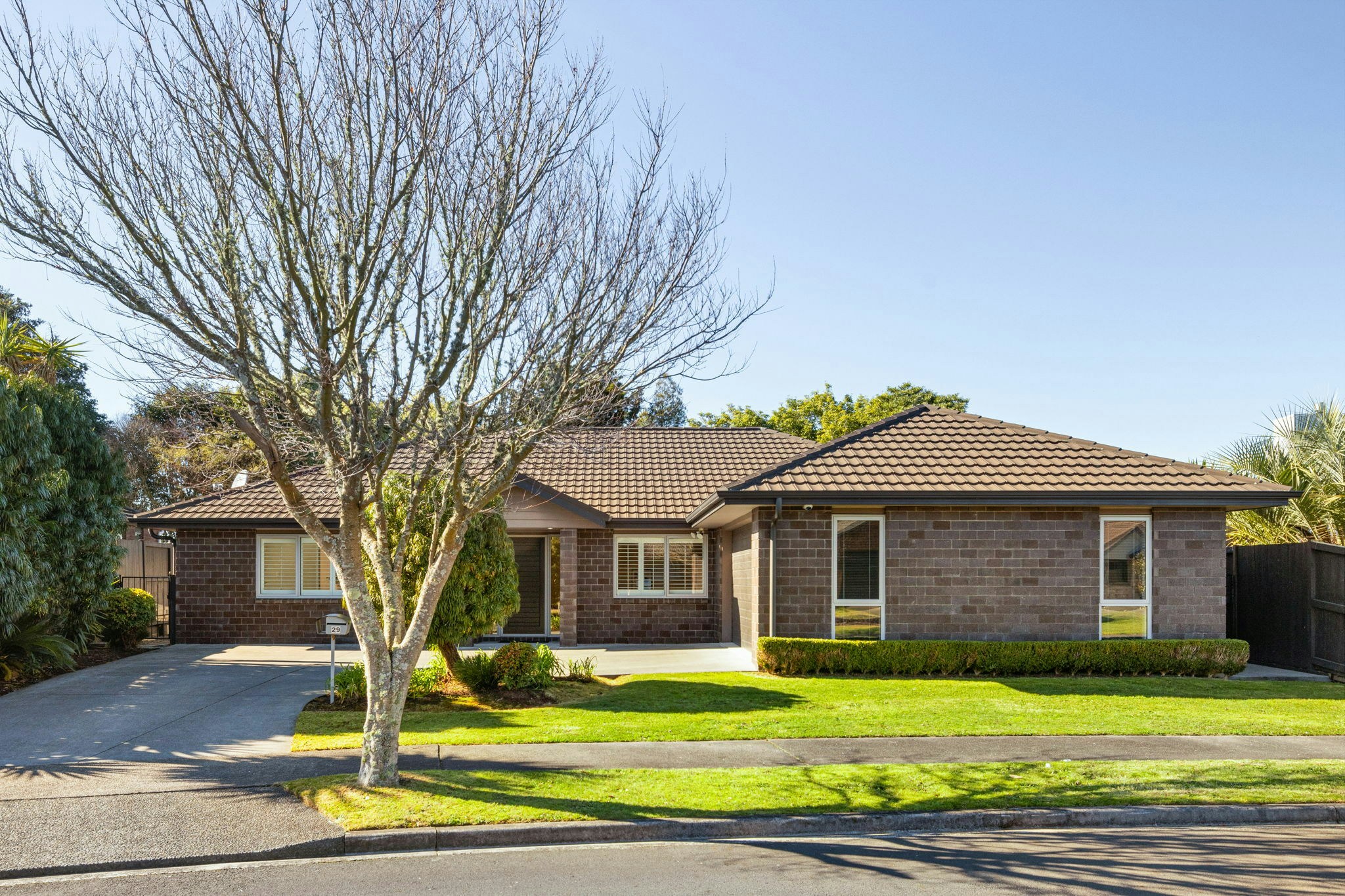 1 web or mls in House AR5 6880