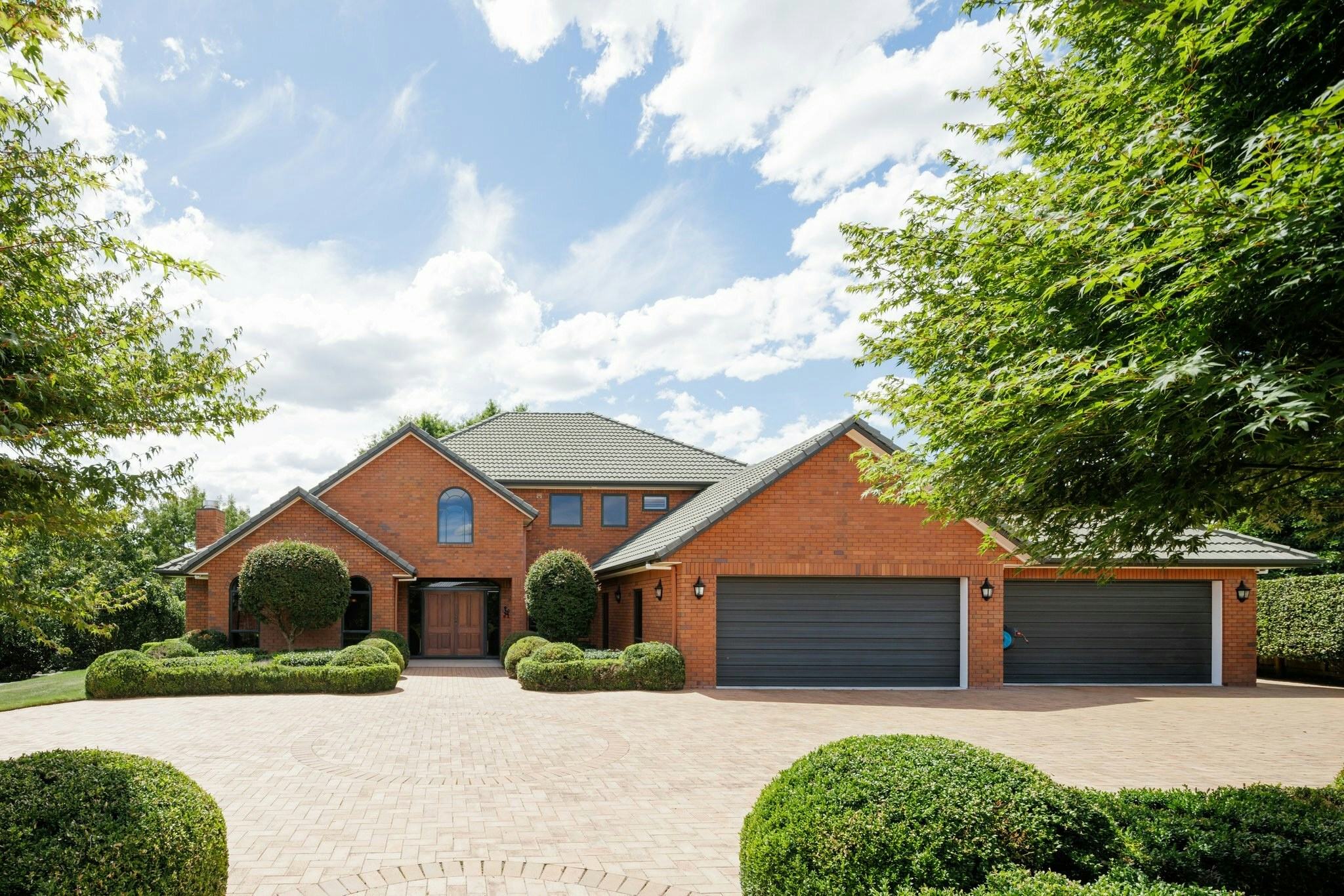 1 web or mls in House AR5 7195