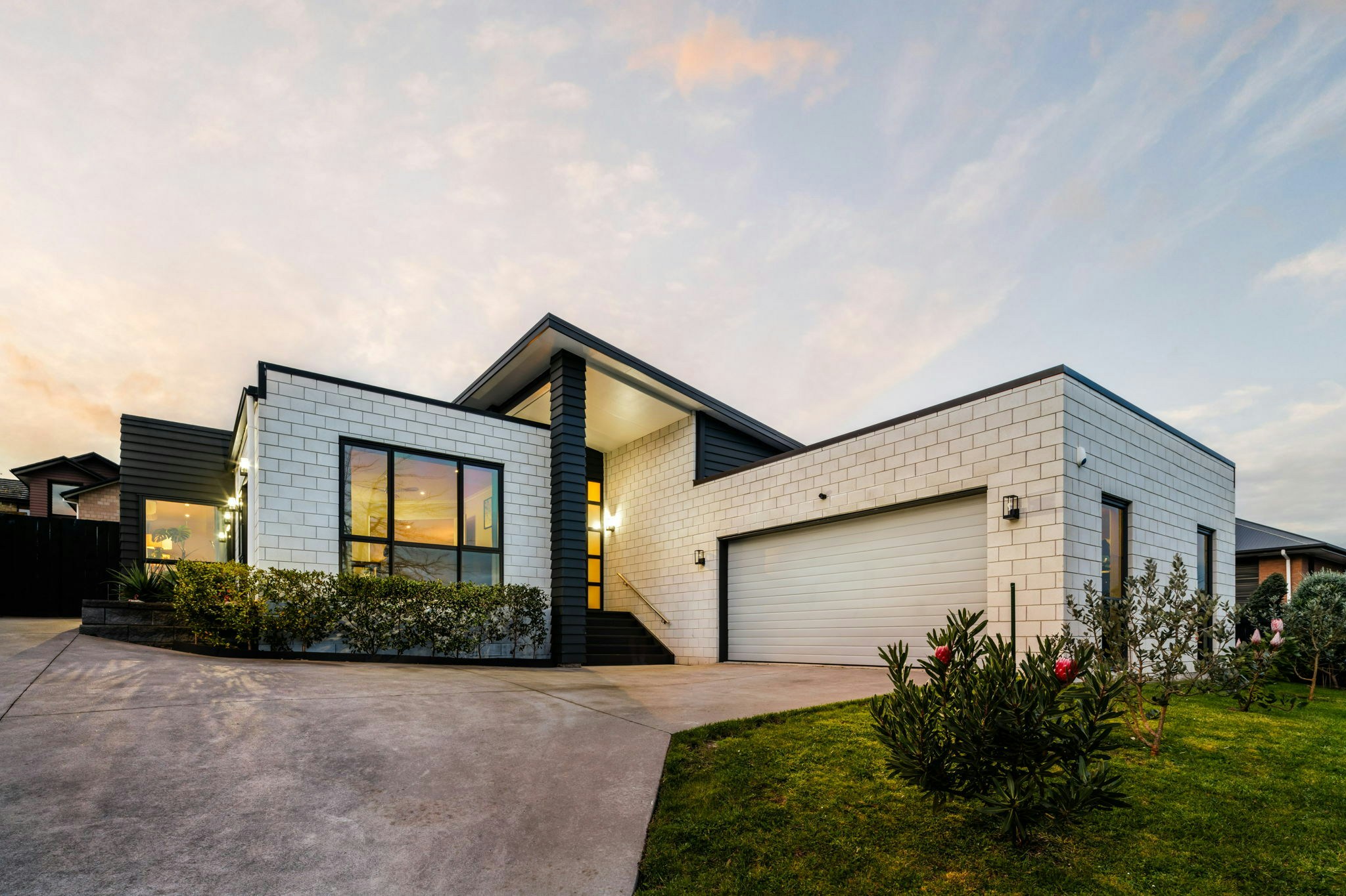 1 web or mls in House AR5 7776