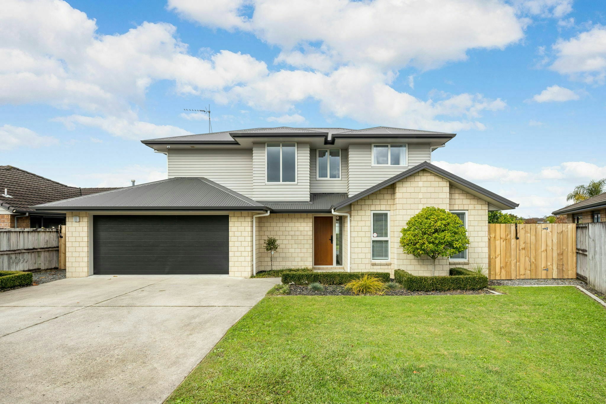 1 web or mls in House AR5 7779