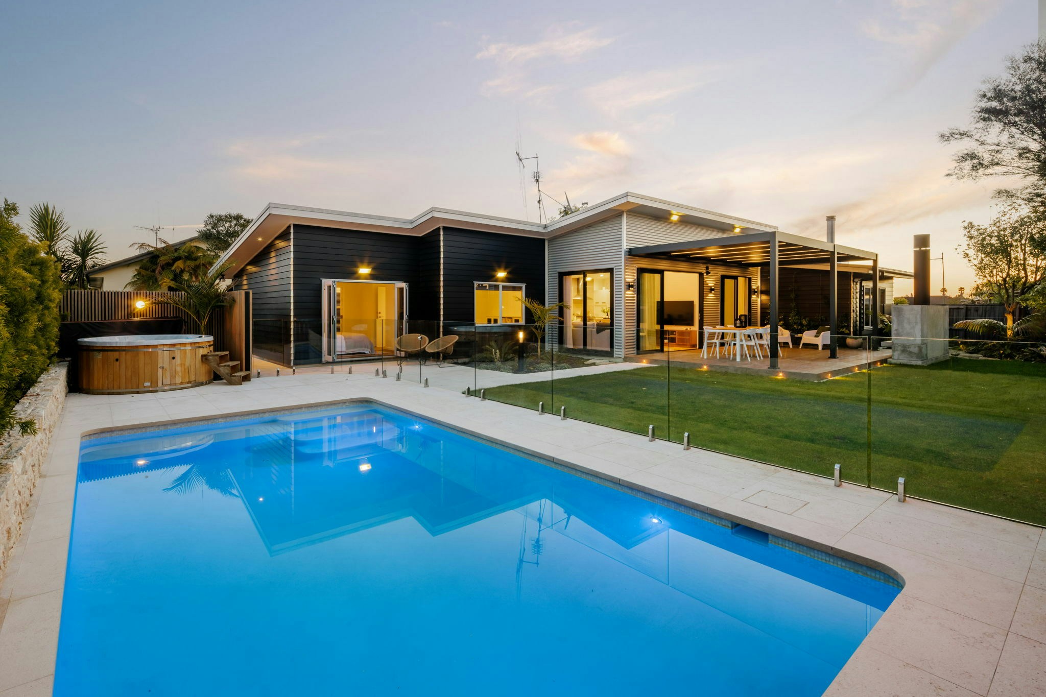 1 web or mls in House AR5 8011