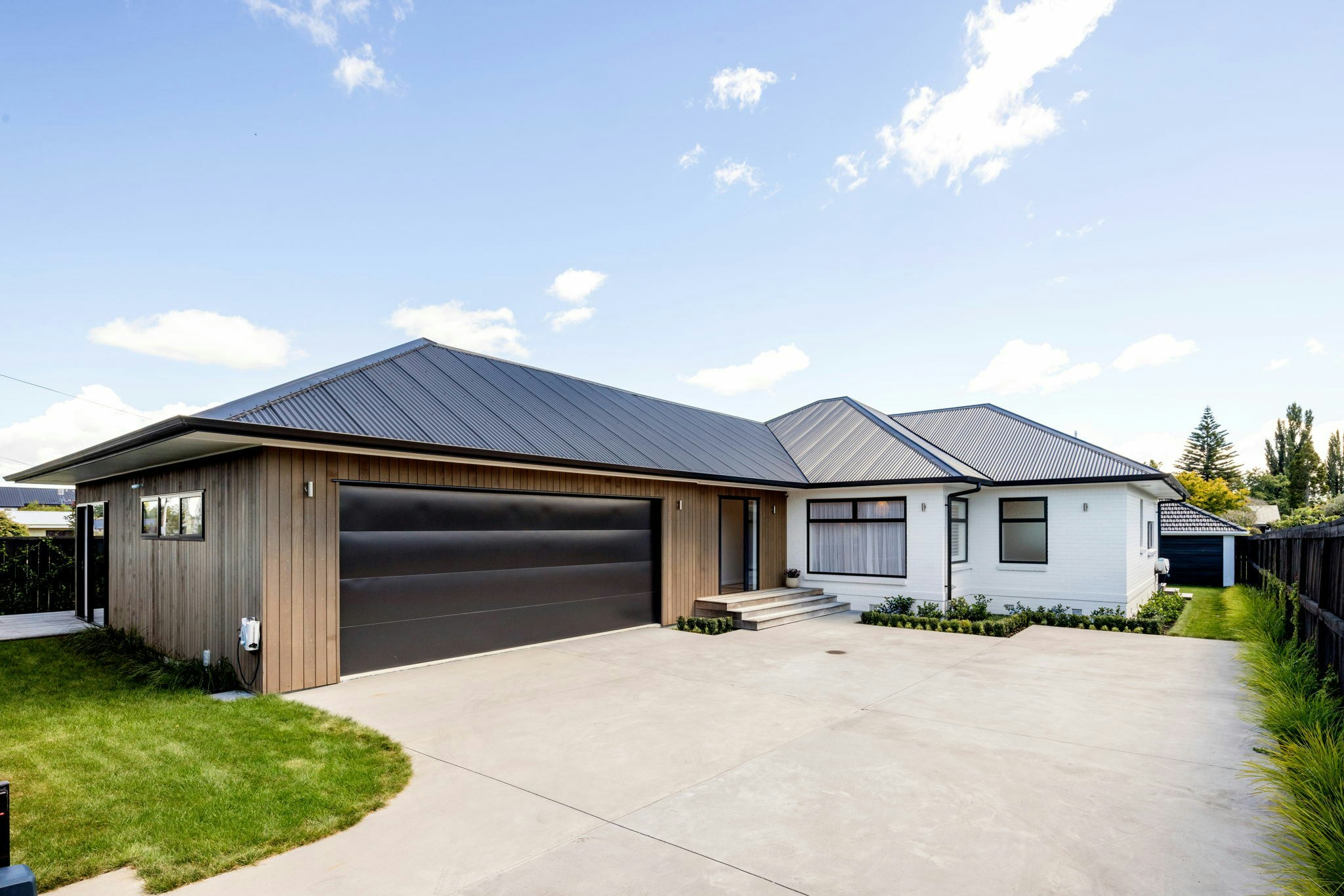 1 web or mls in House AR5 9327