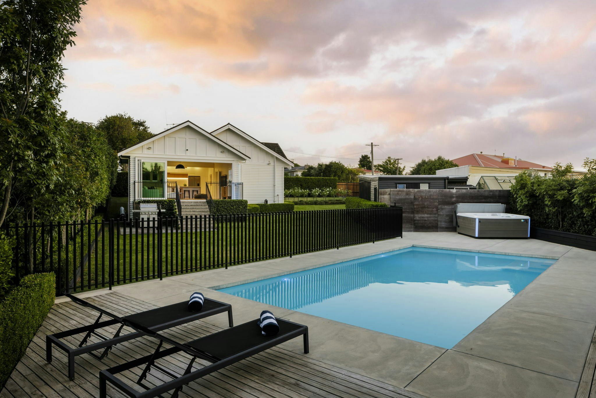 1 web or mls in House AR5 9416 HDR Edit