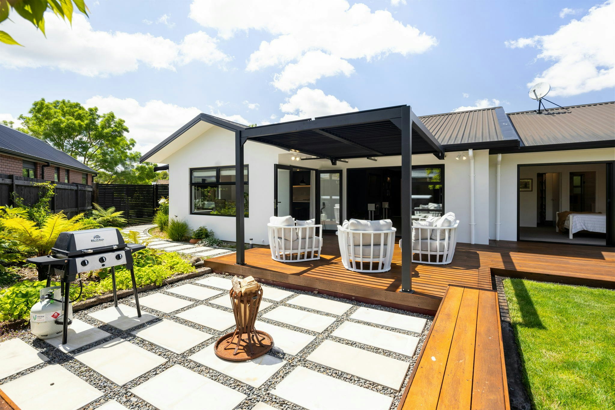 1 web or mls in House AR5 9492