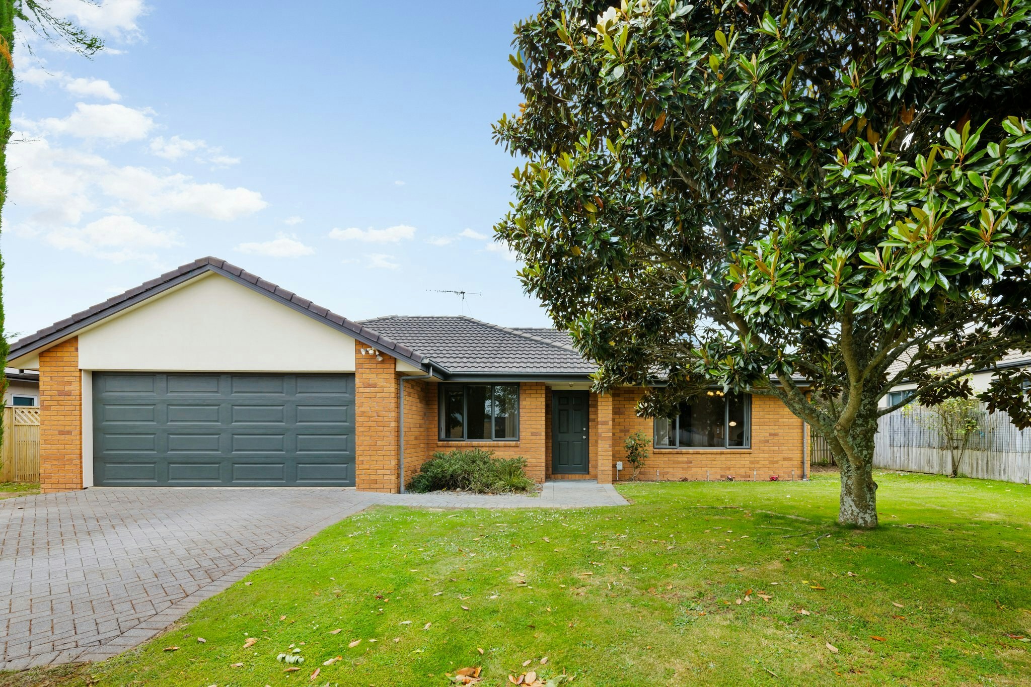 1 web or mls in House SR5 7938