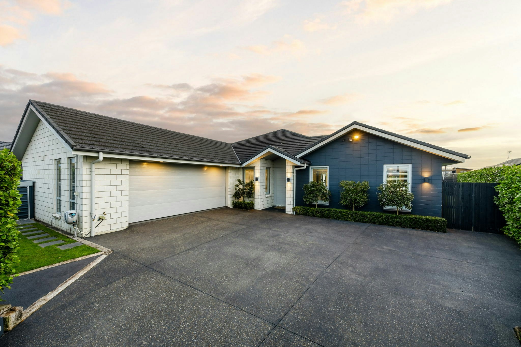 1 web or mls in House in House AR0 0398