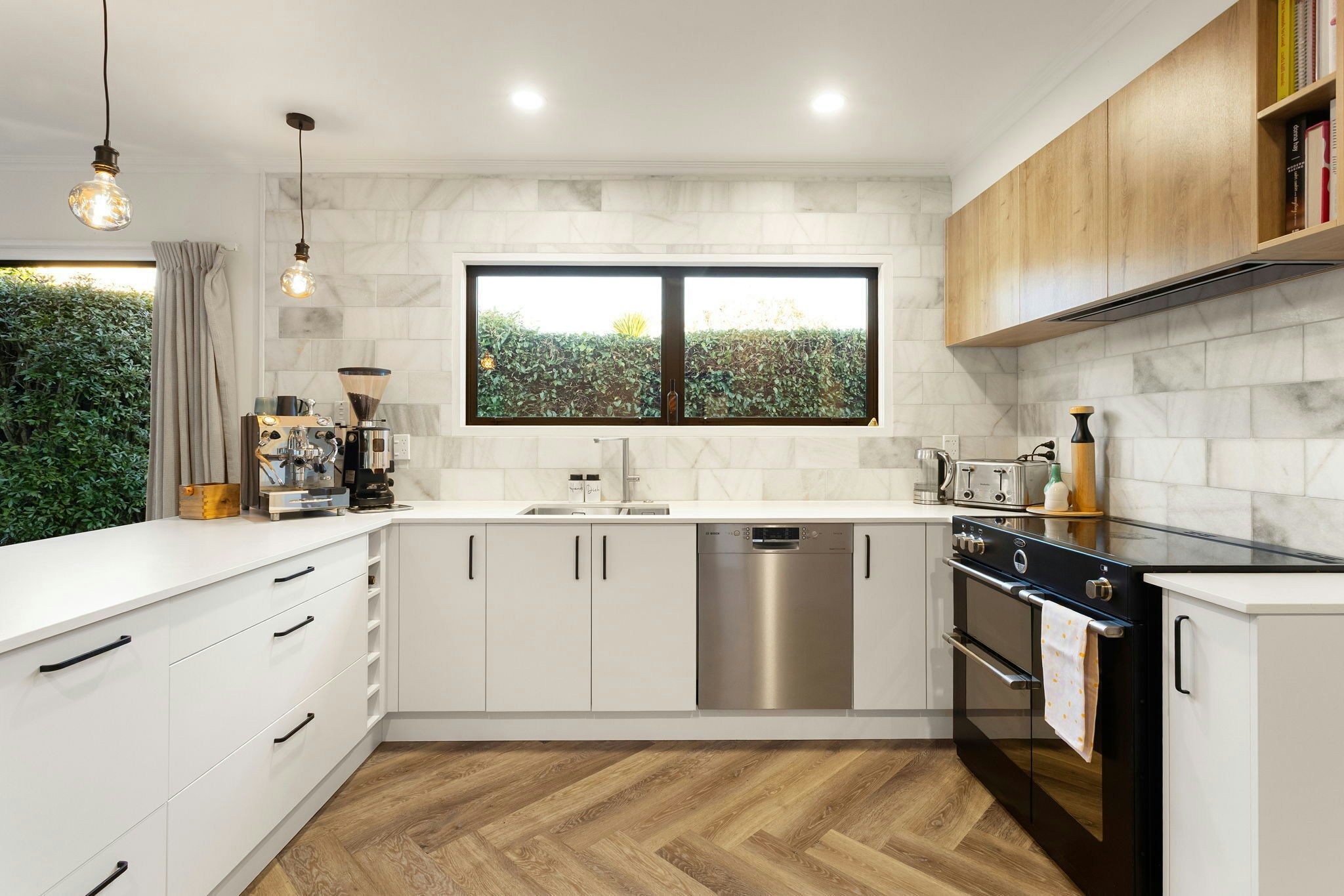 10 web or mls in House SR6 7981