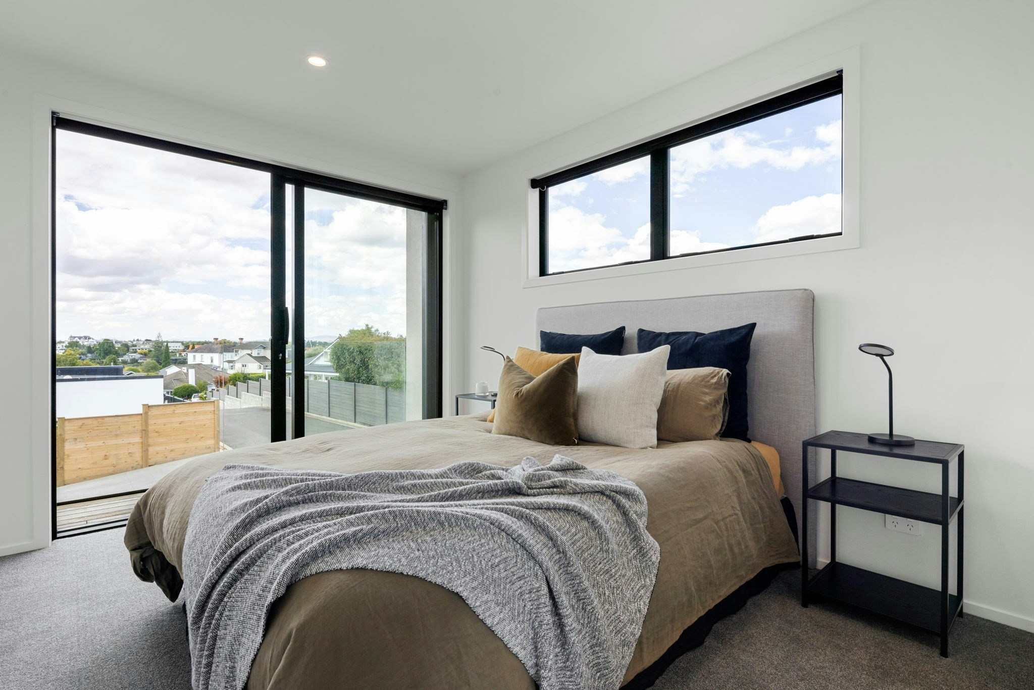 100 web or mls in House AR5 1777