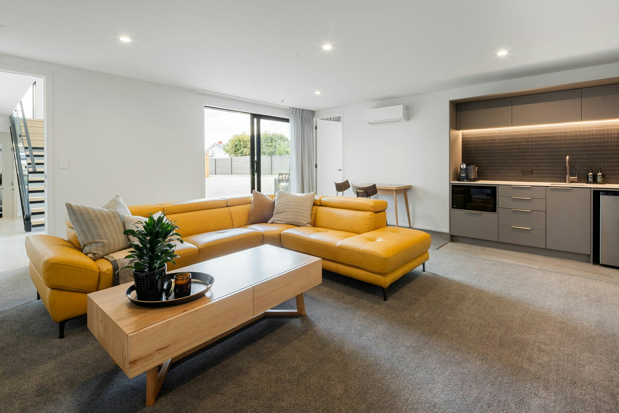 103 web or mls in House AR5 1762