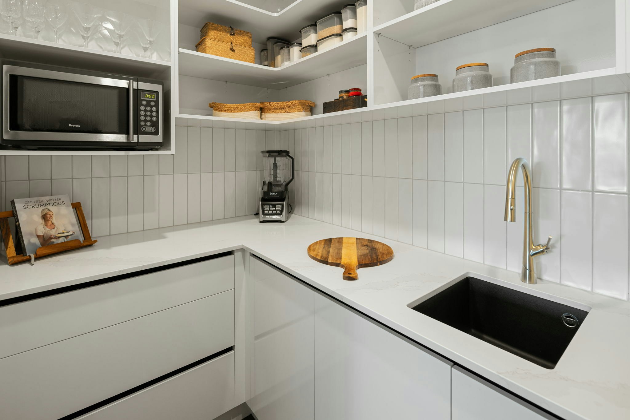 103 web or mls in House AR5 6173