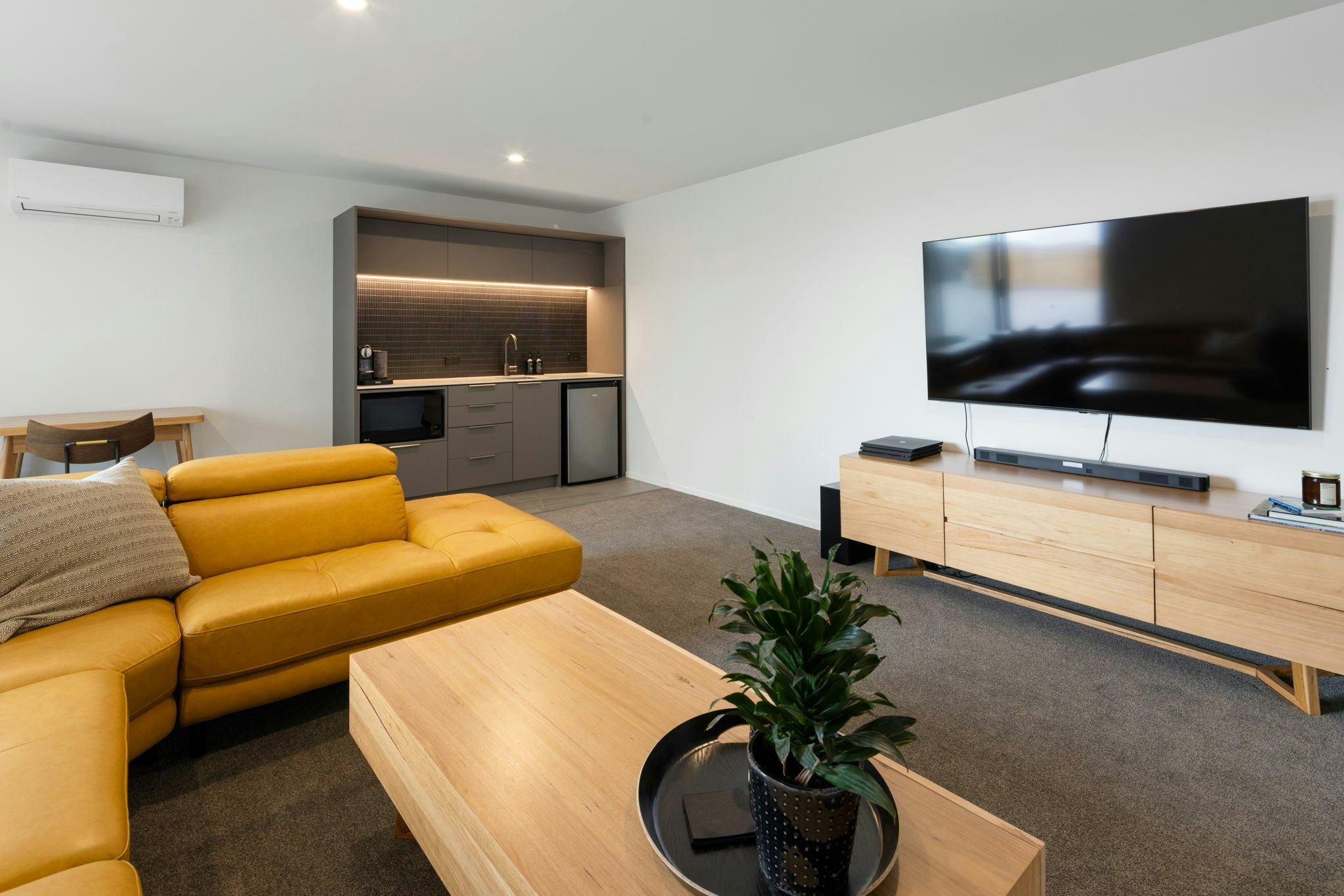 106 web or mls in House AR5 1747