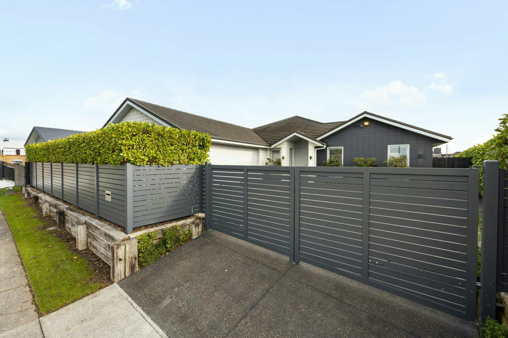 11 web or mls in House AR0 0226