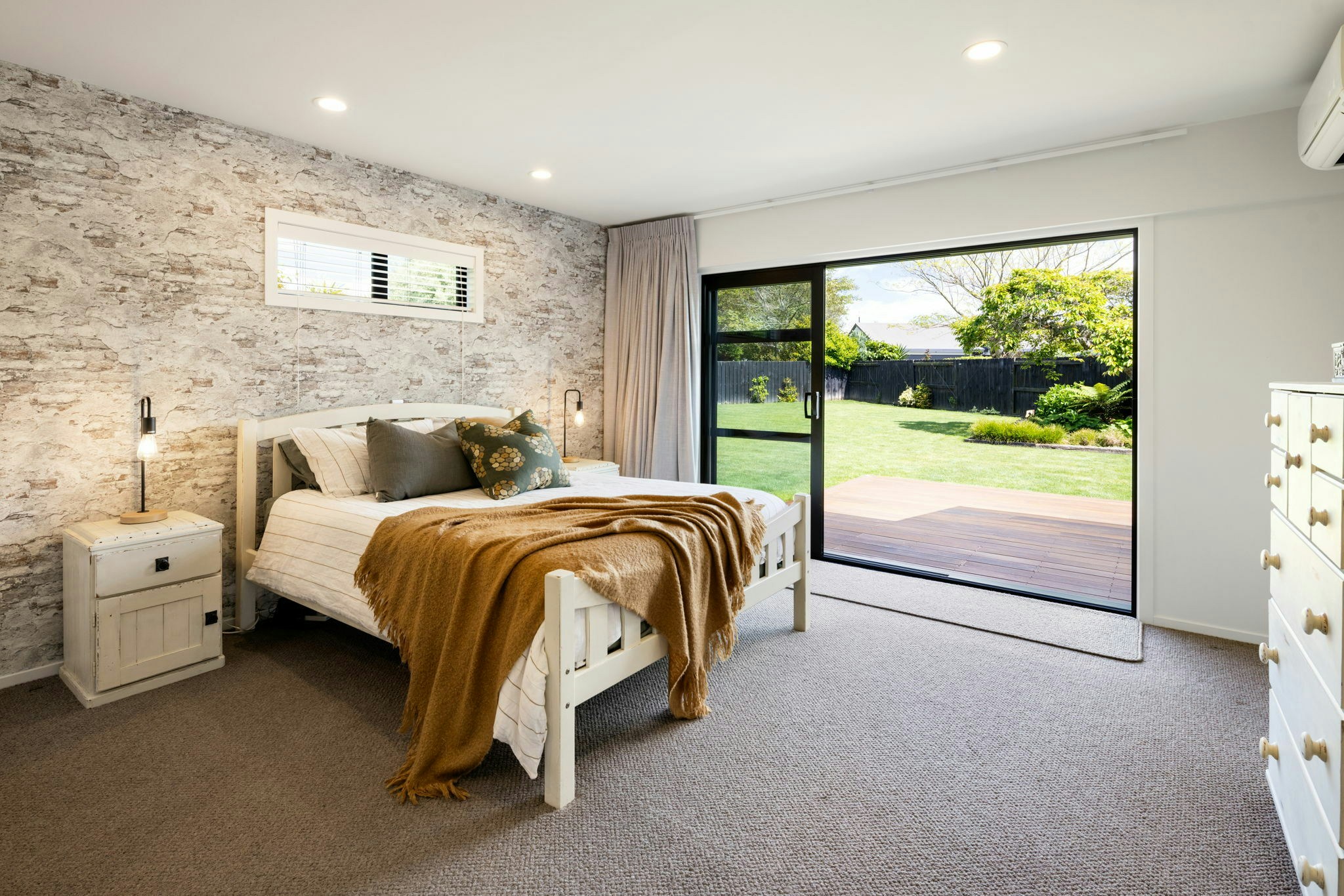 11 web or mls in House AR5 9323