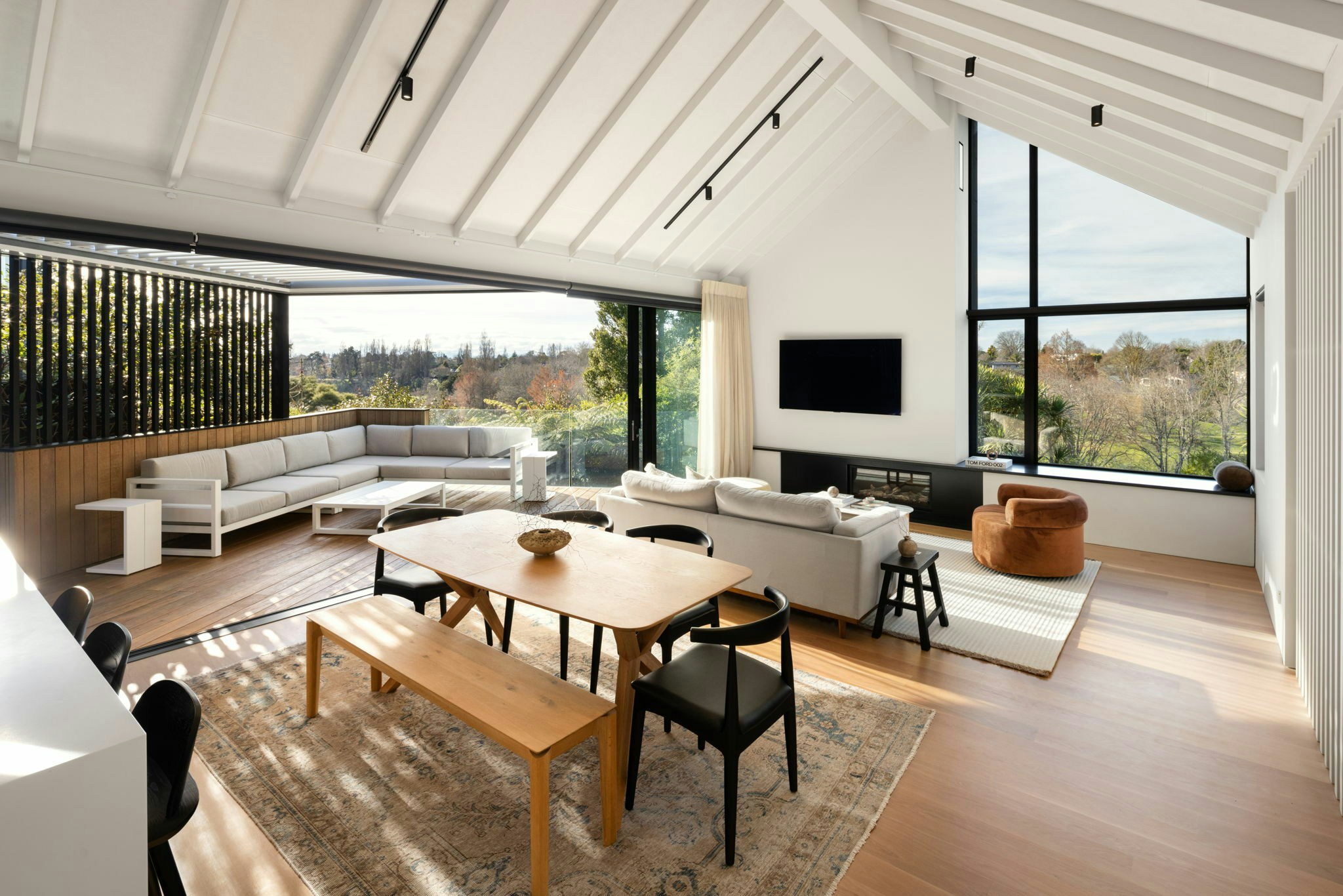 11 web or mls in House Aaron Radford 6118