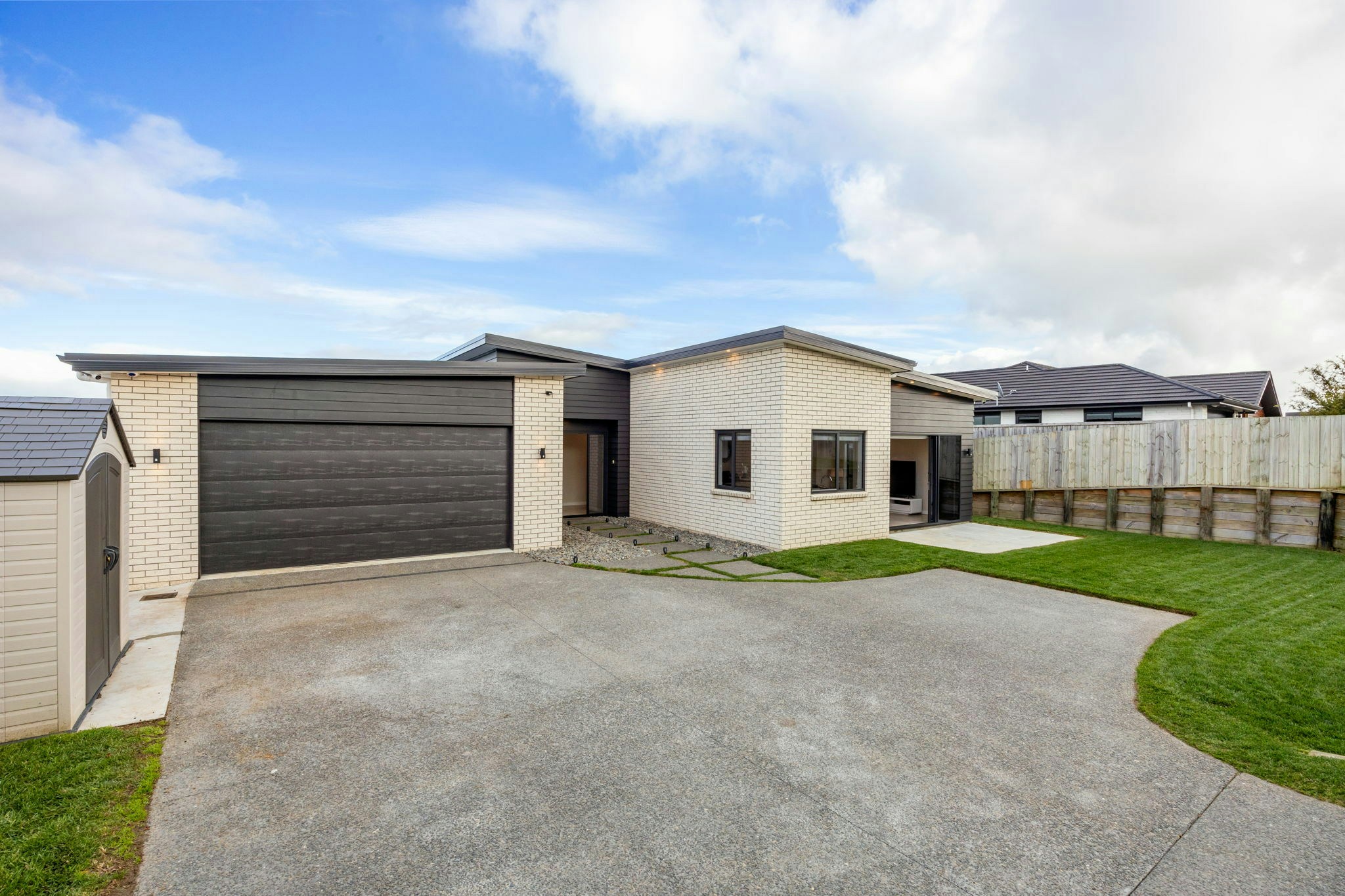 12 web or mls in House AR0 2387