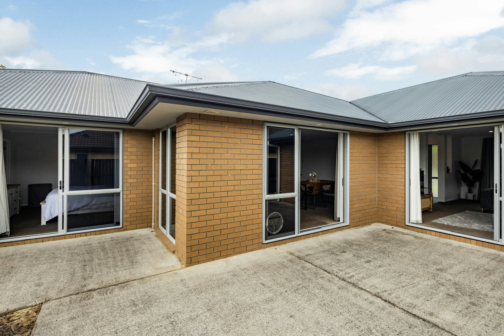 12 web or mls in House AR5 0166