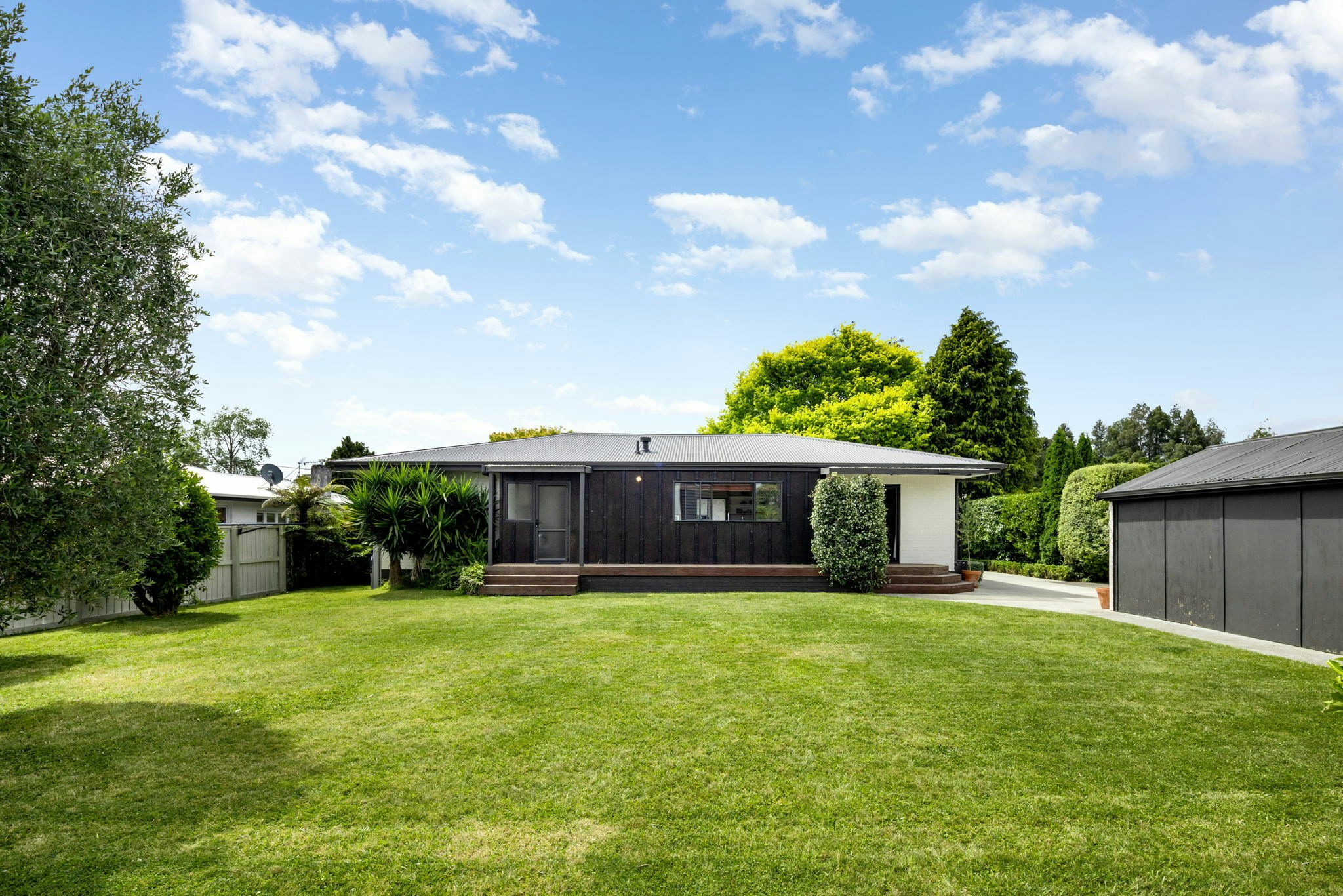 12 web or mls in House AR5 5381