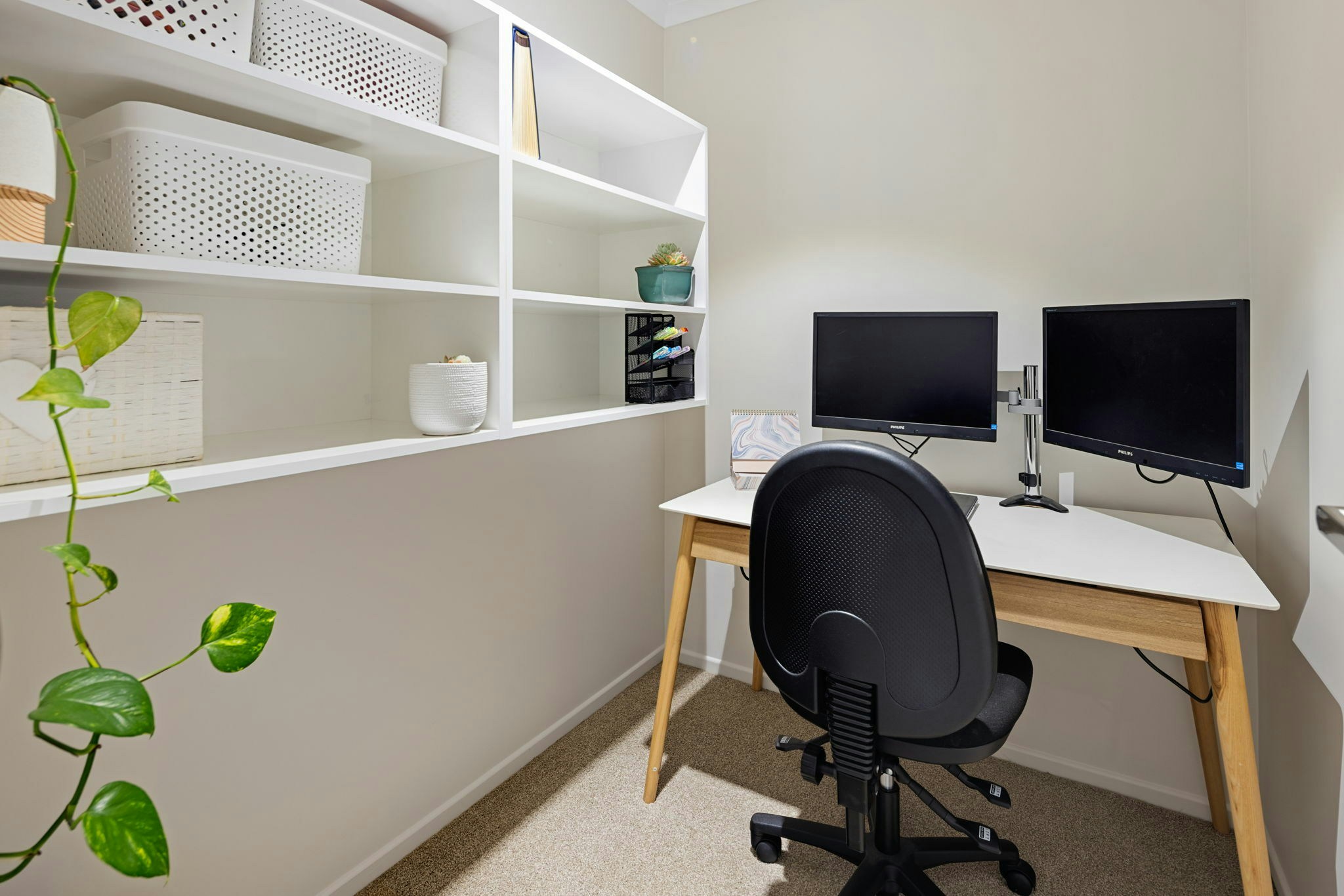 12 web or mls in House AR5 7389