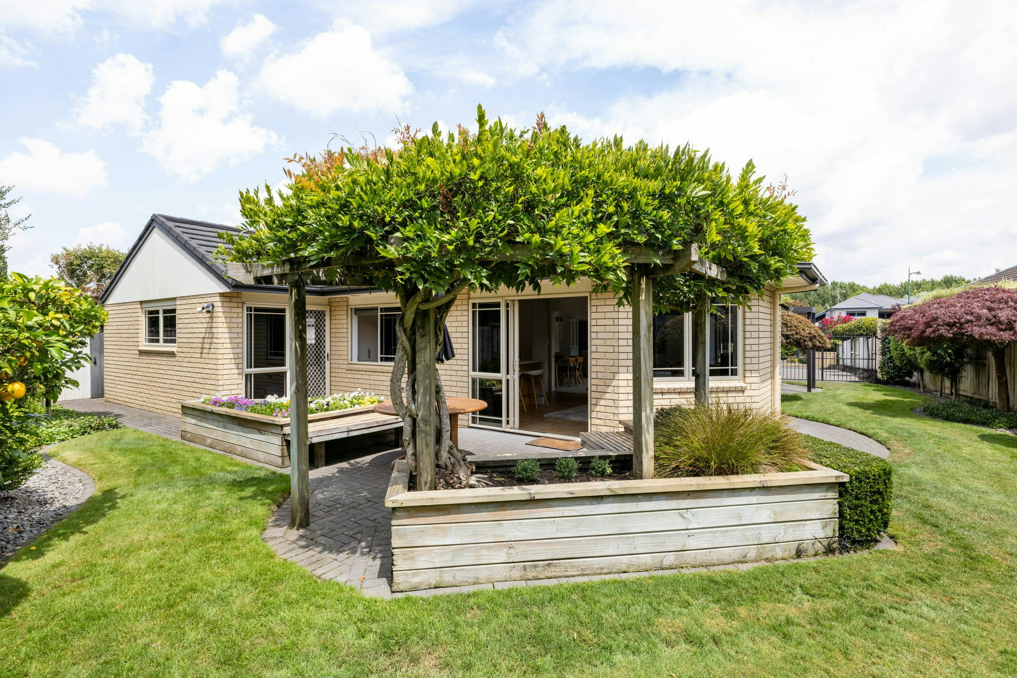 12 web or mls in House SR5 6366