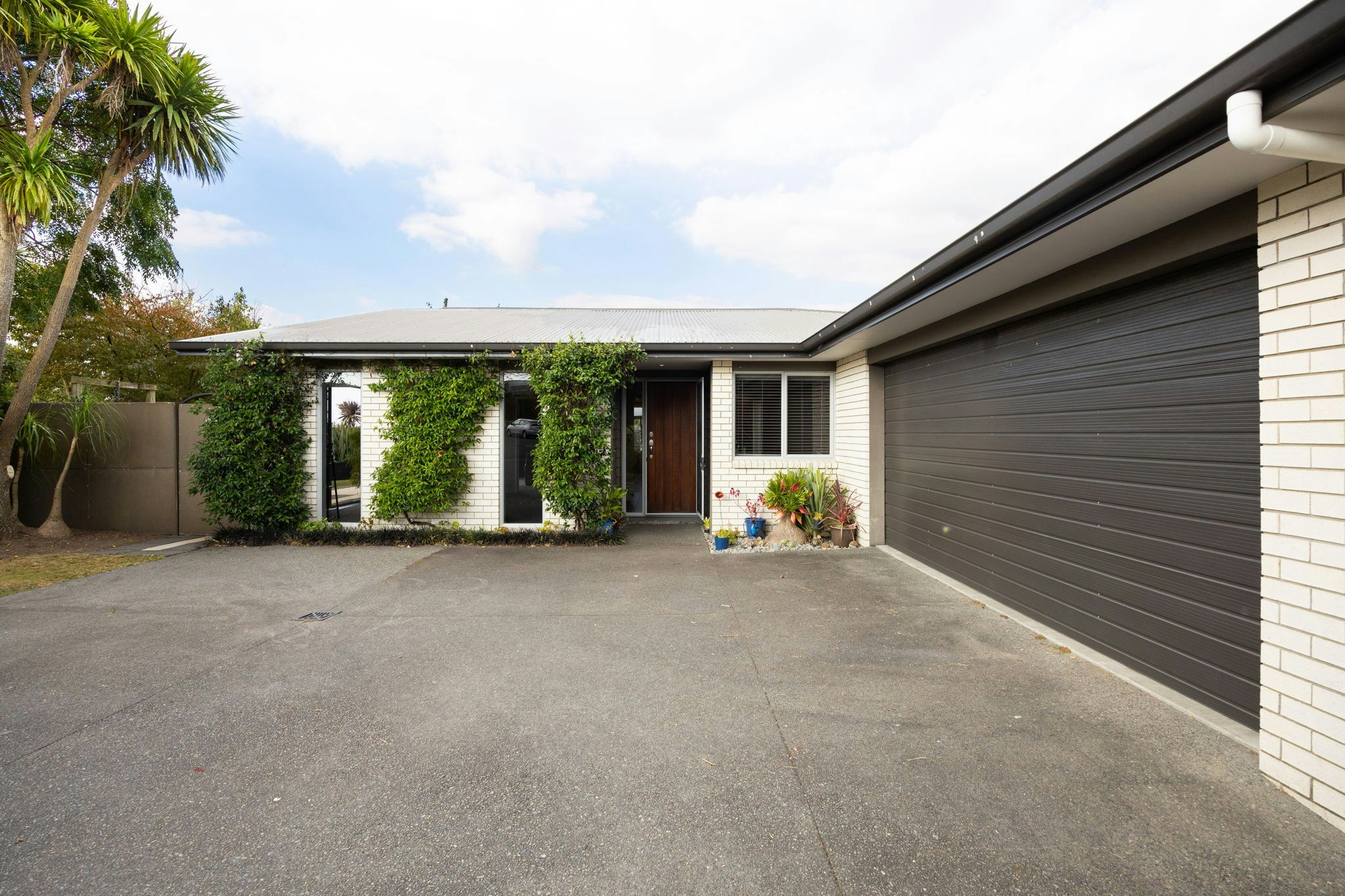 13 web or mls in House AR0 3117