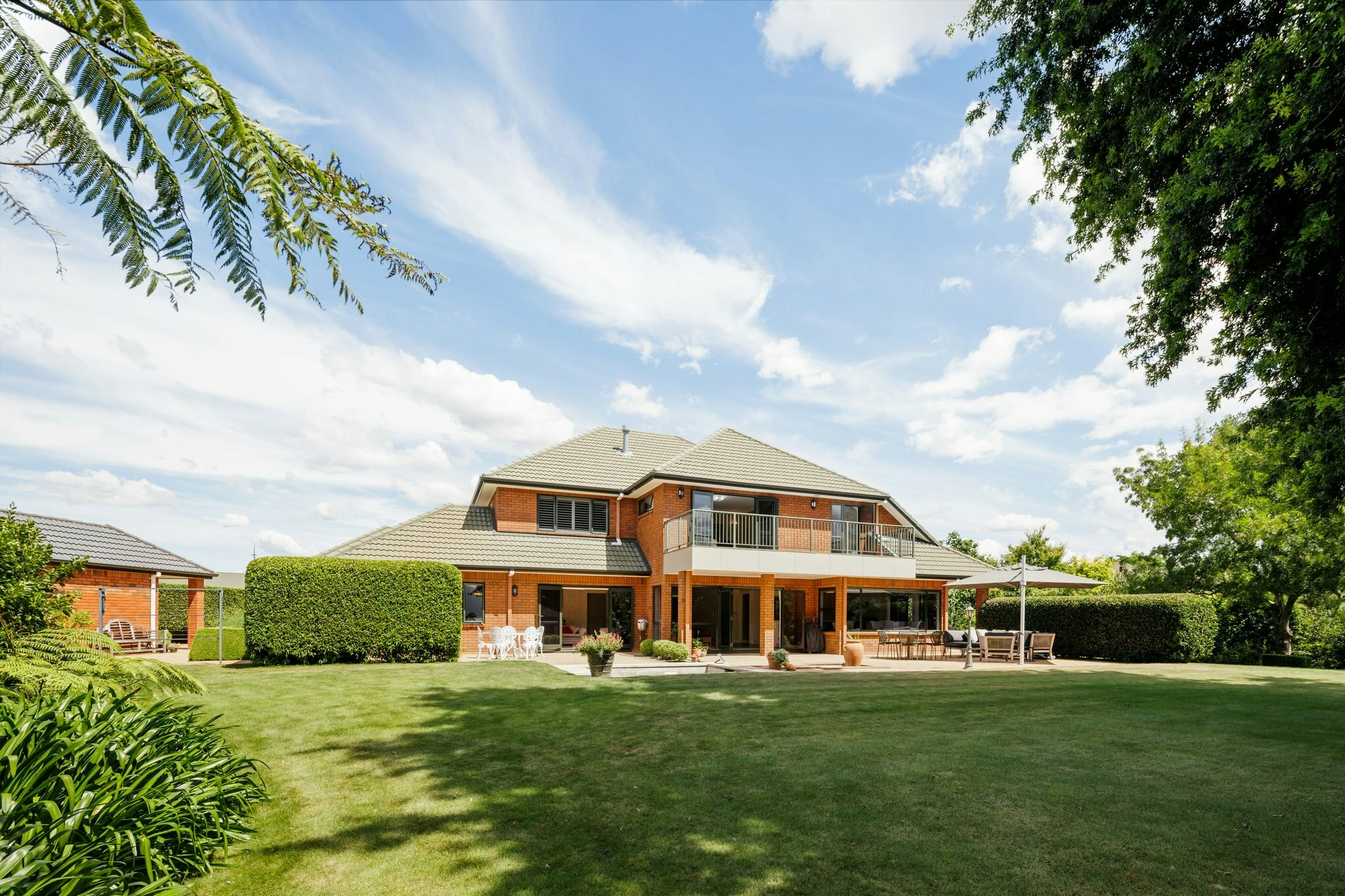 13 web or mls in House AR5 7255