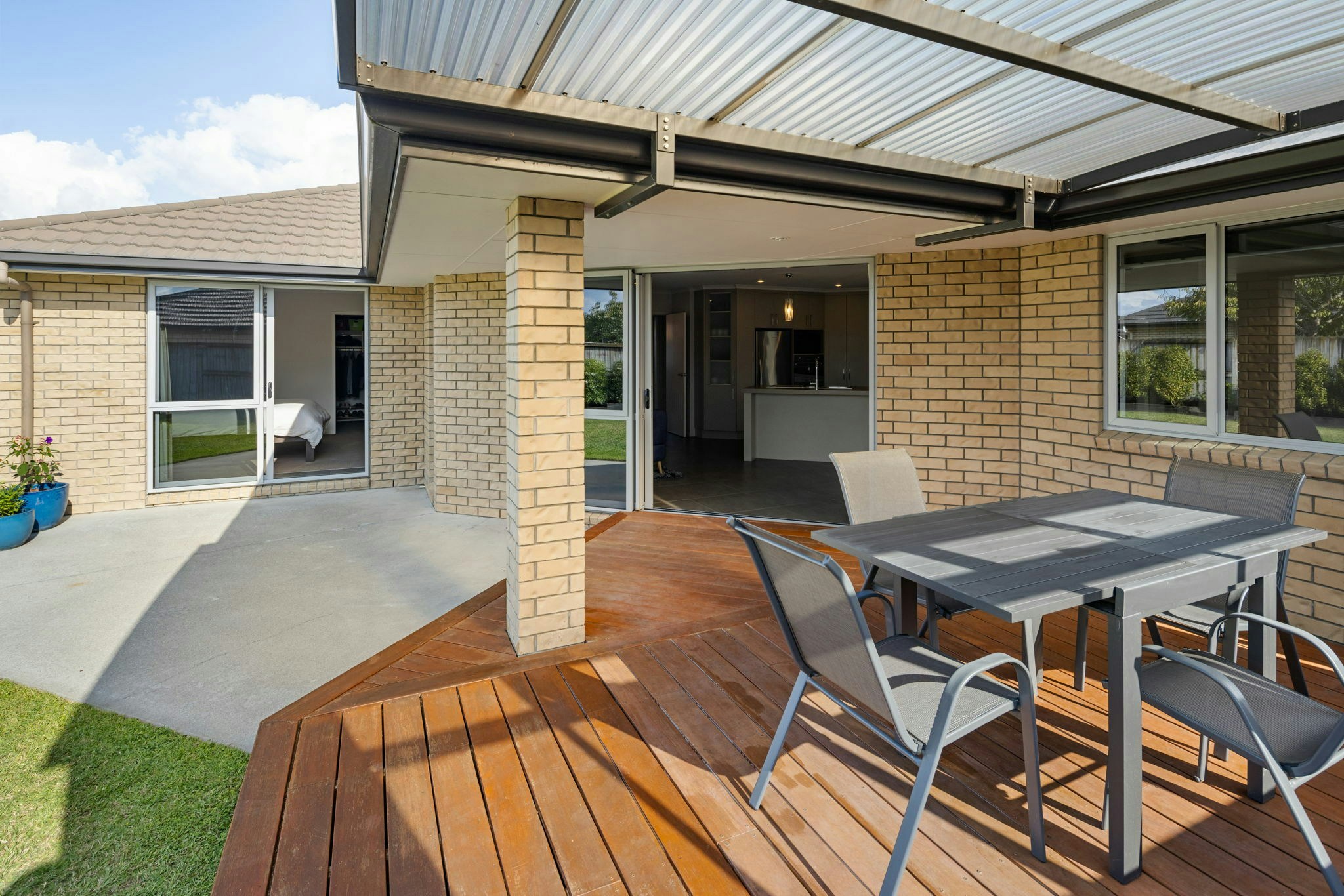 13 web or mls in House AR5 9487