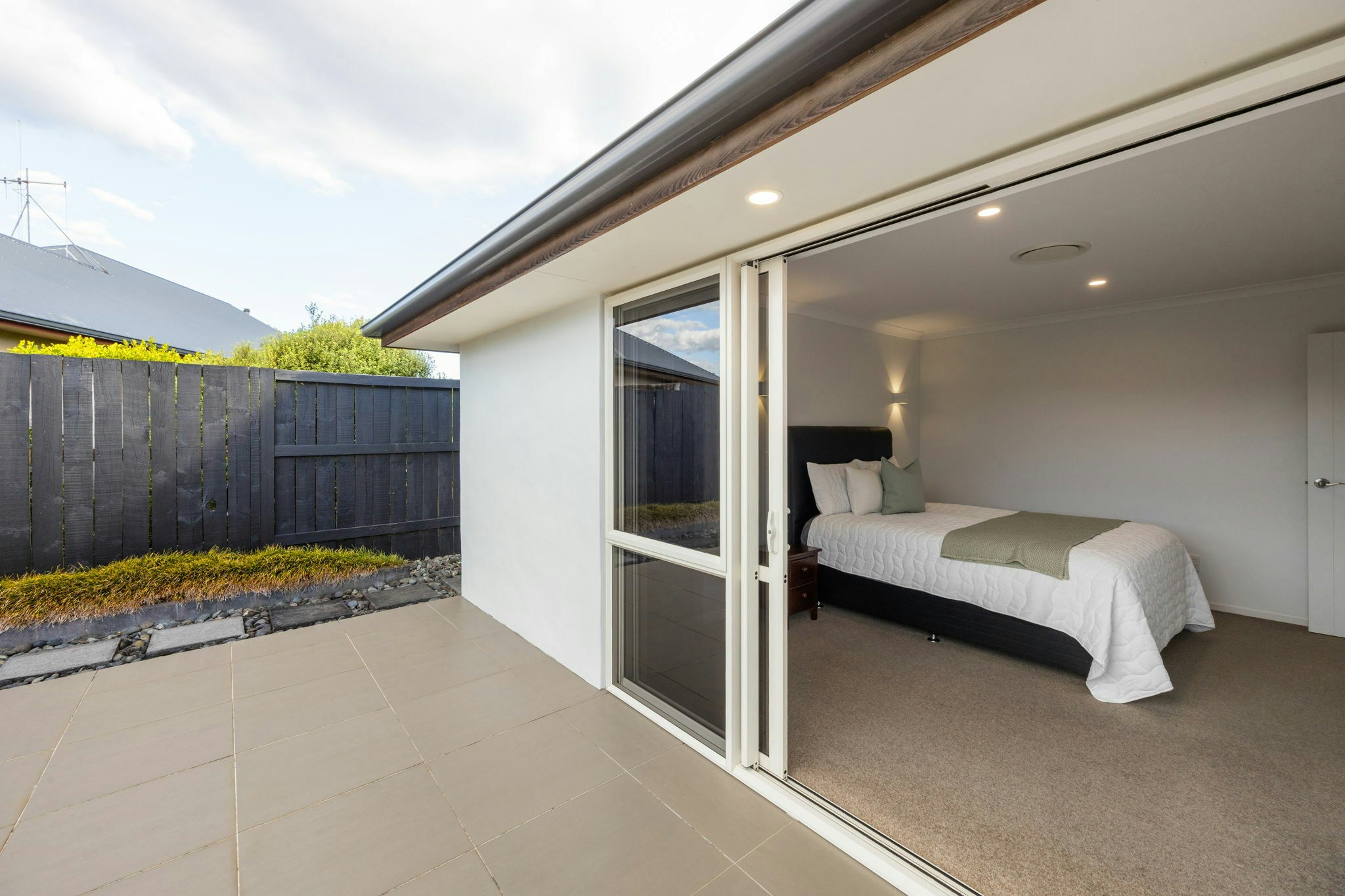 14 web or mls in House AR0 8130