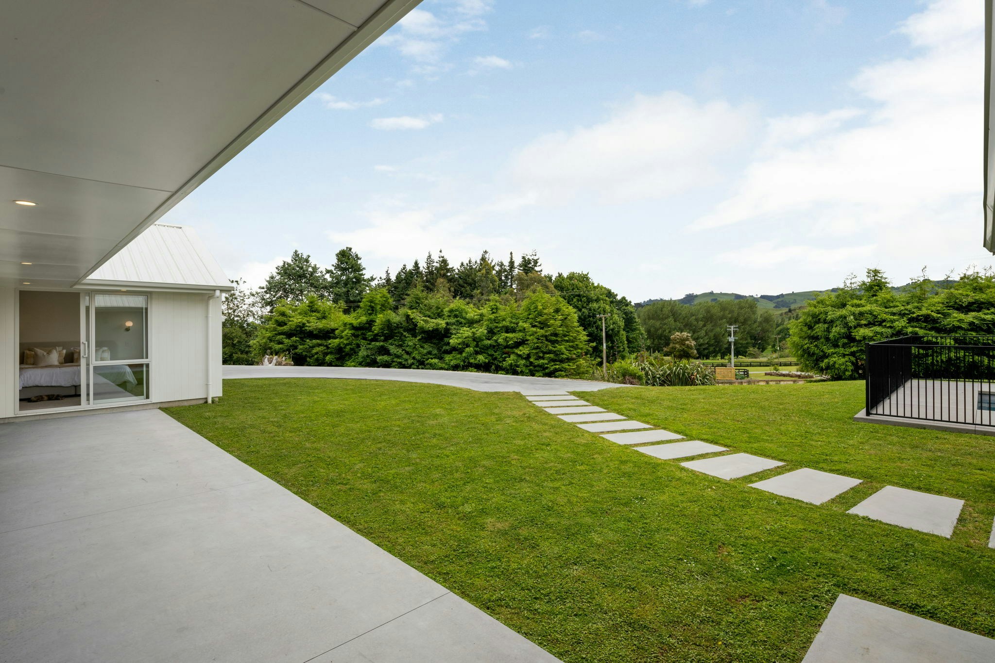 14 web or mls in House AR5 0070