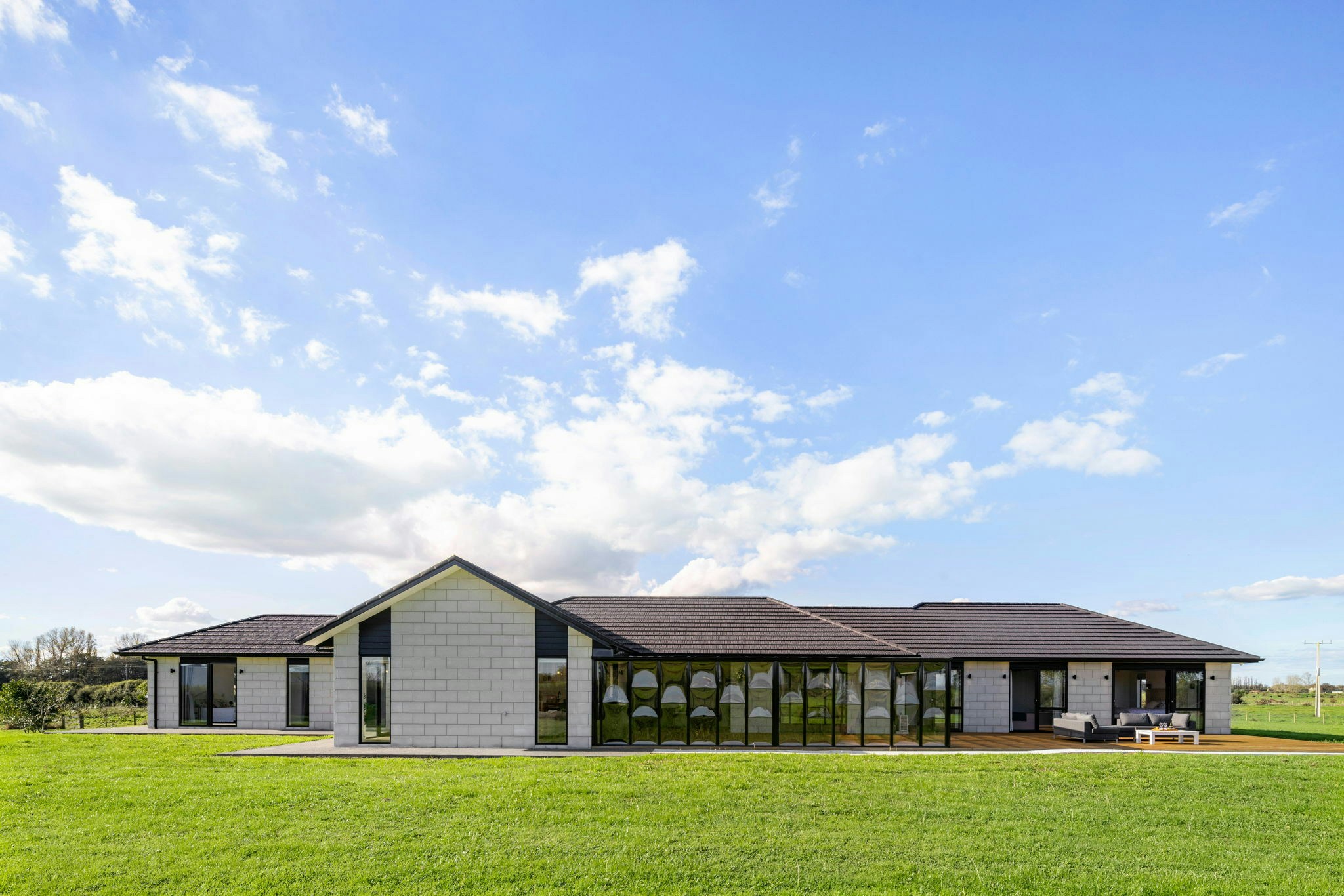 14 web or mls in House AR5 7225