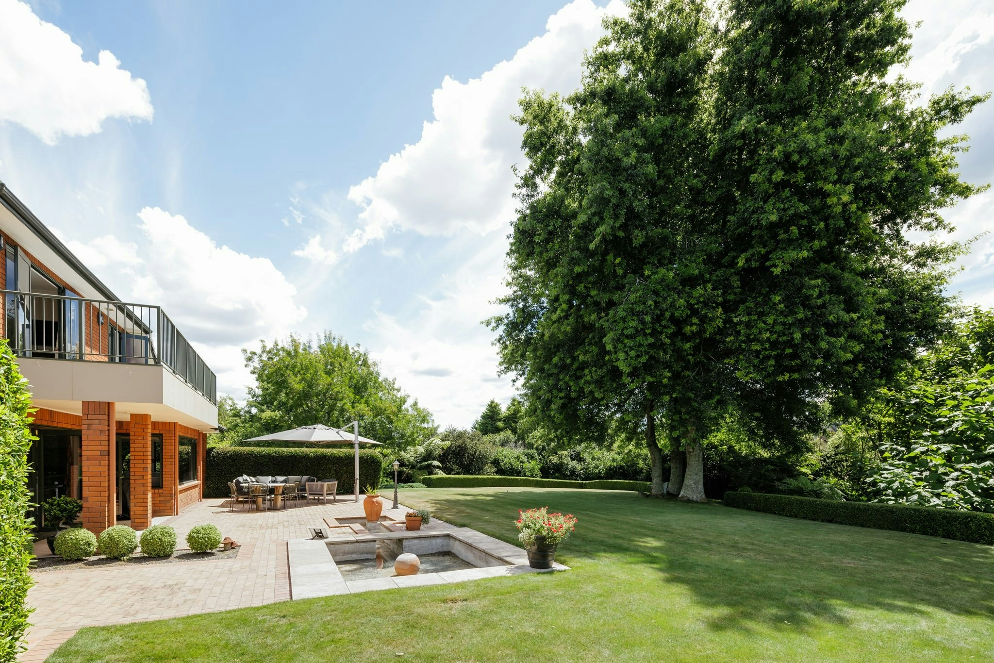 14 web or mls in House AR5 7261