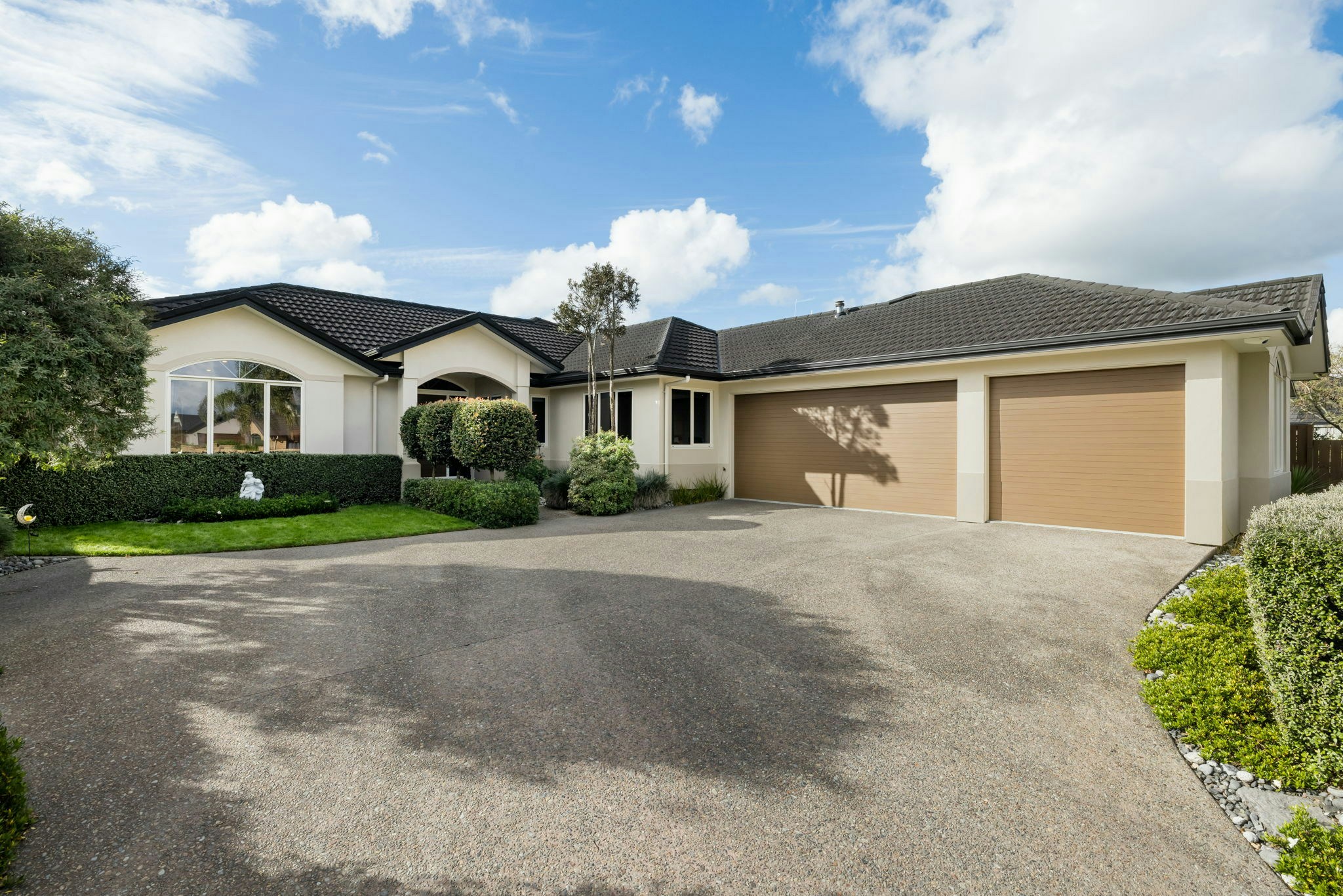 14 web or mls in House SR5 8794