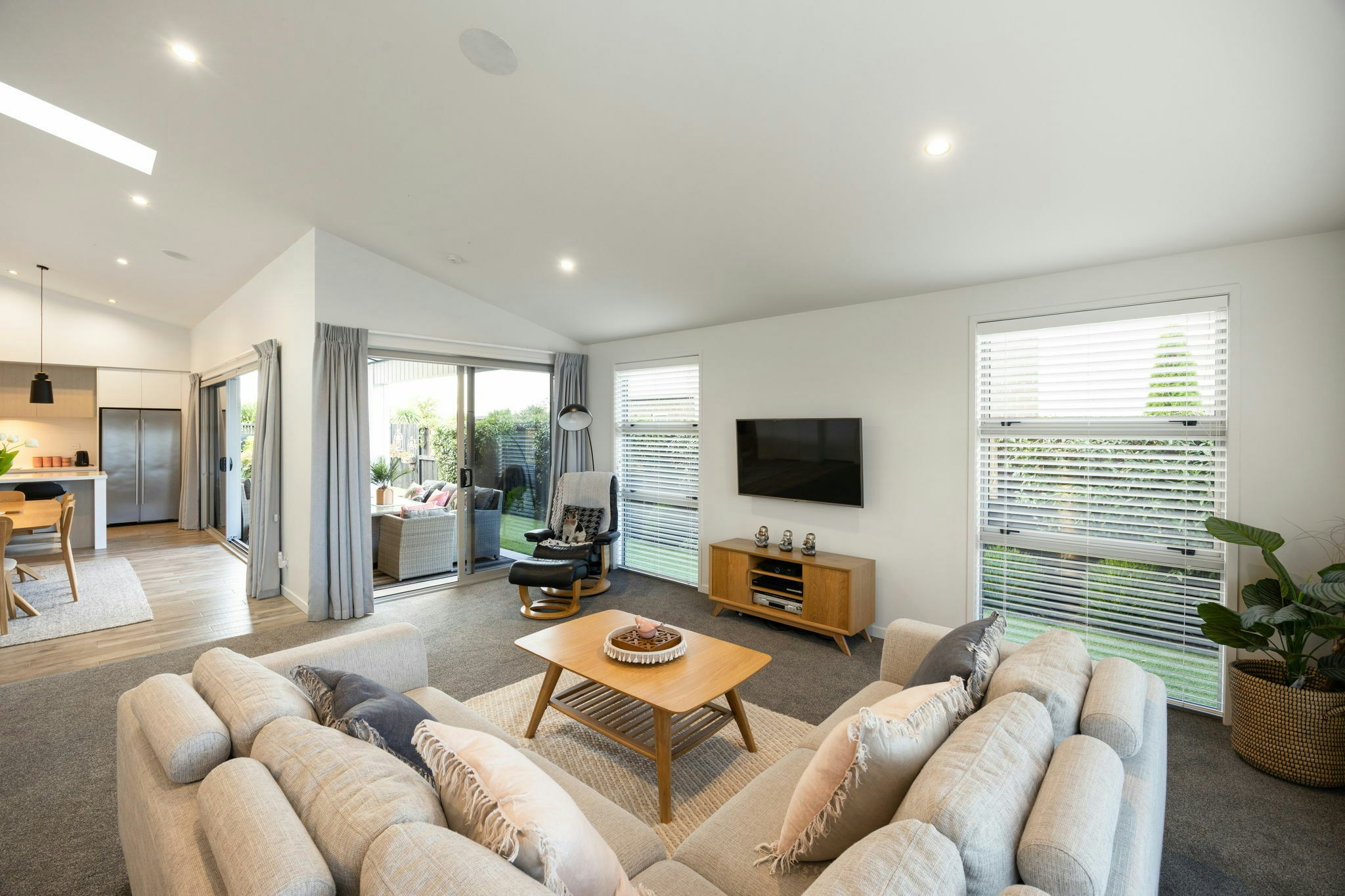 15 web or mls in House AR0 6028