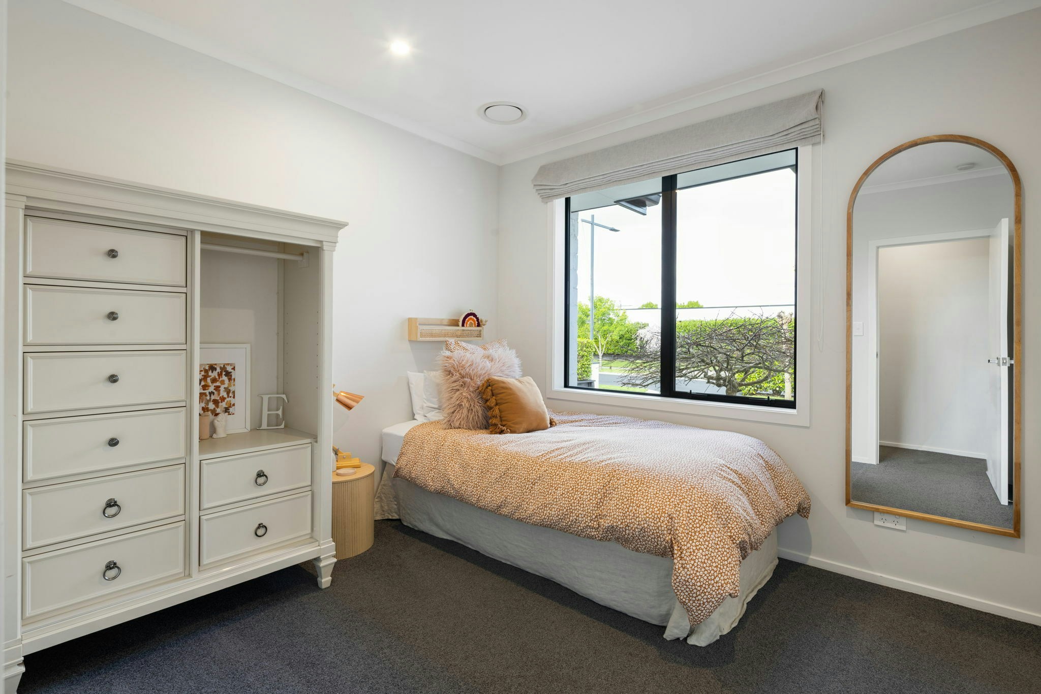 15 web or mls in House AR5 4232