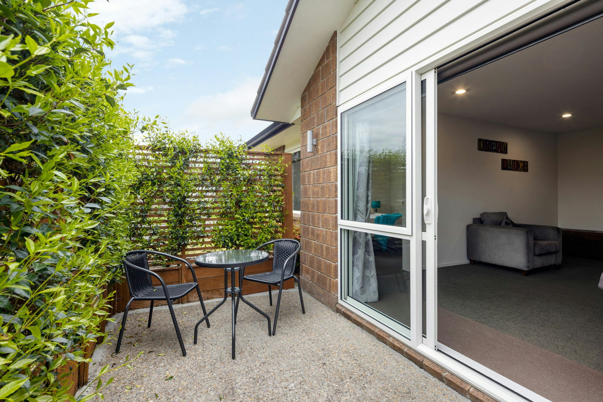 15 web or mls in House AR5 4833