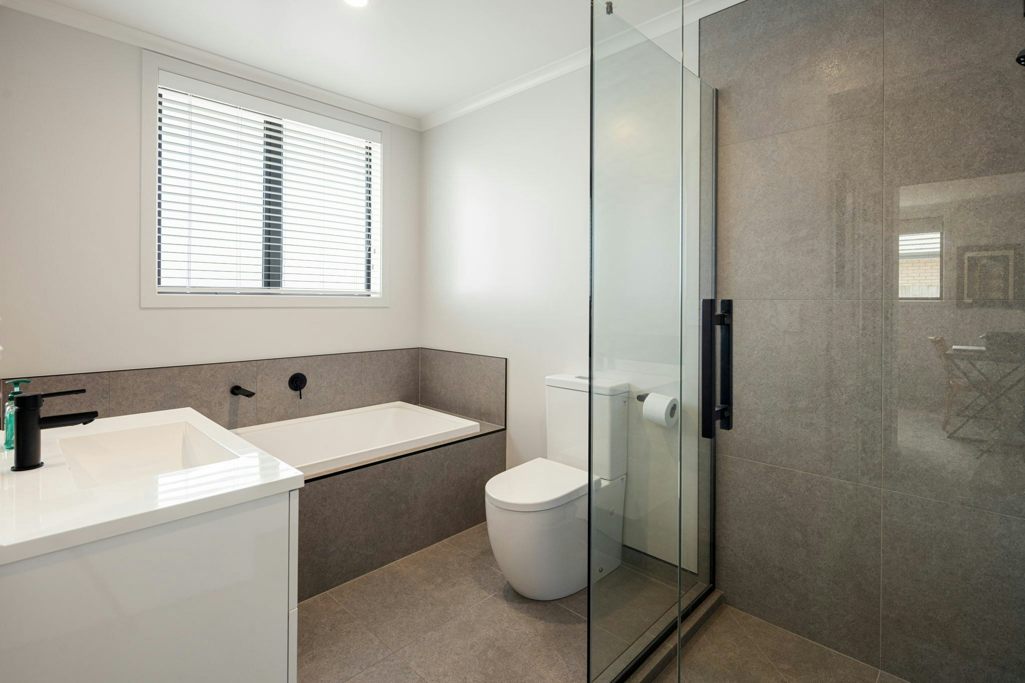 15 web or mls in House AR5 6735