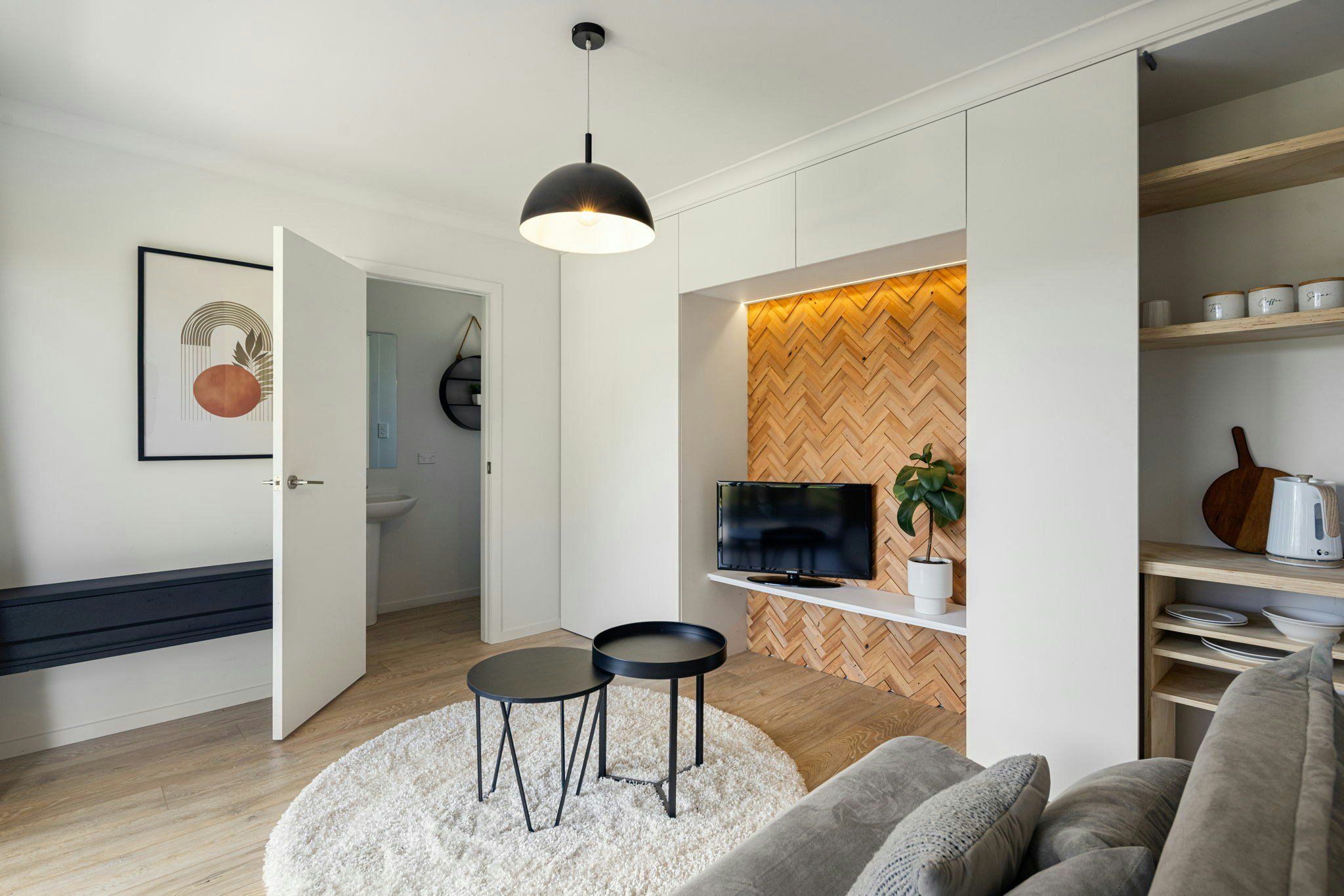 150 web or mls in House AR5 8077