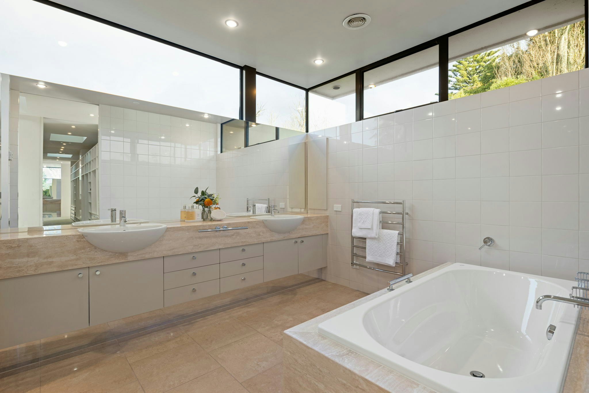 150 web or mls in House AR5 9570 2