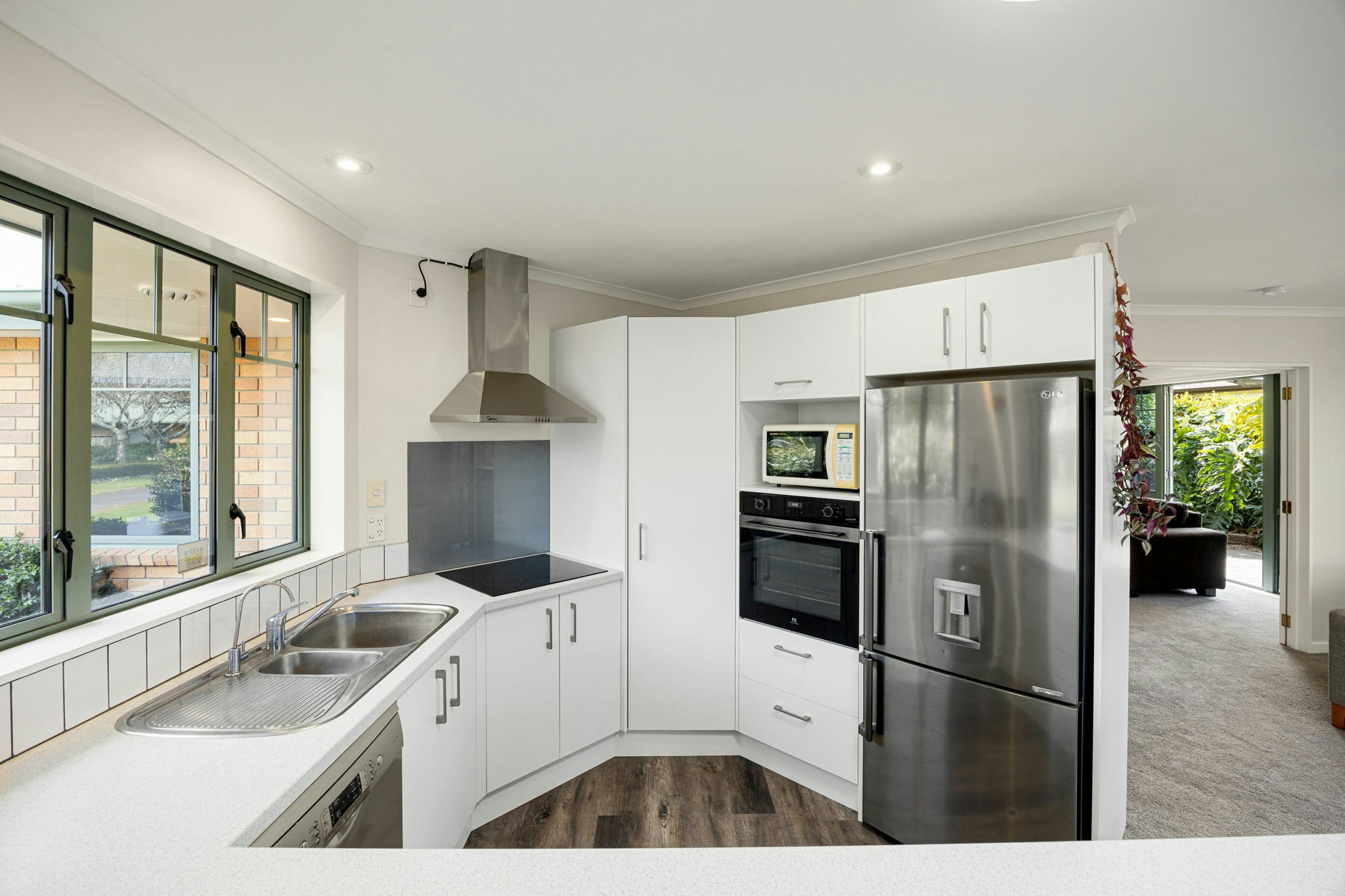 16 web or mls in House AR0 2721