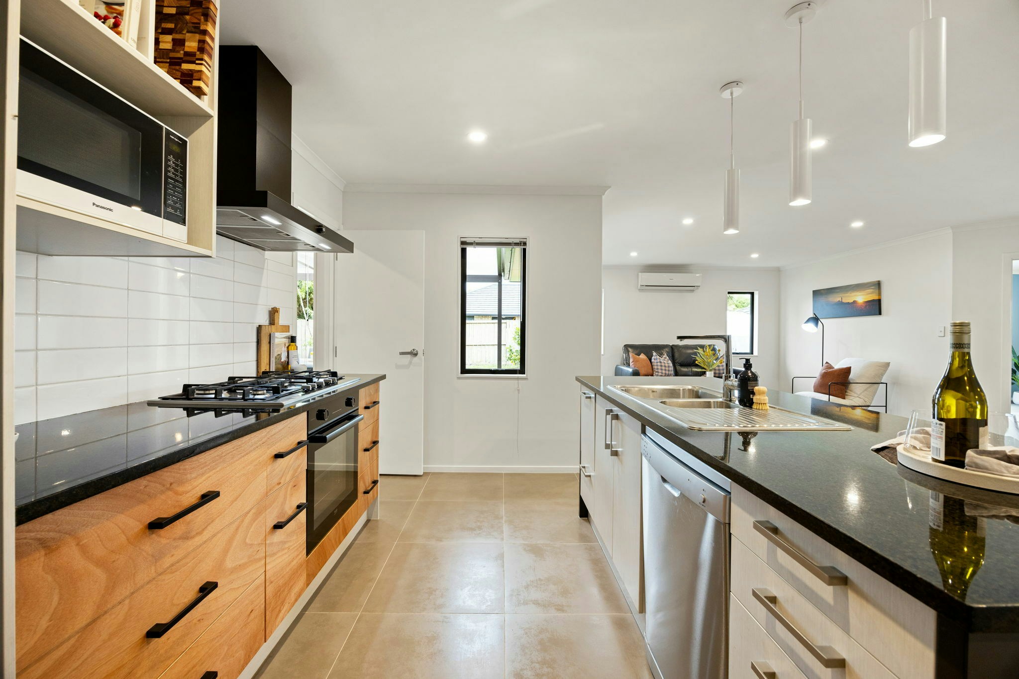 16 web or mls in House AR0 3988