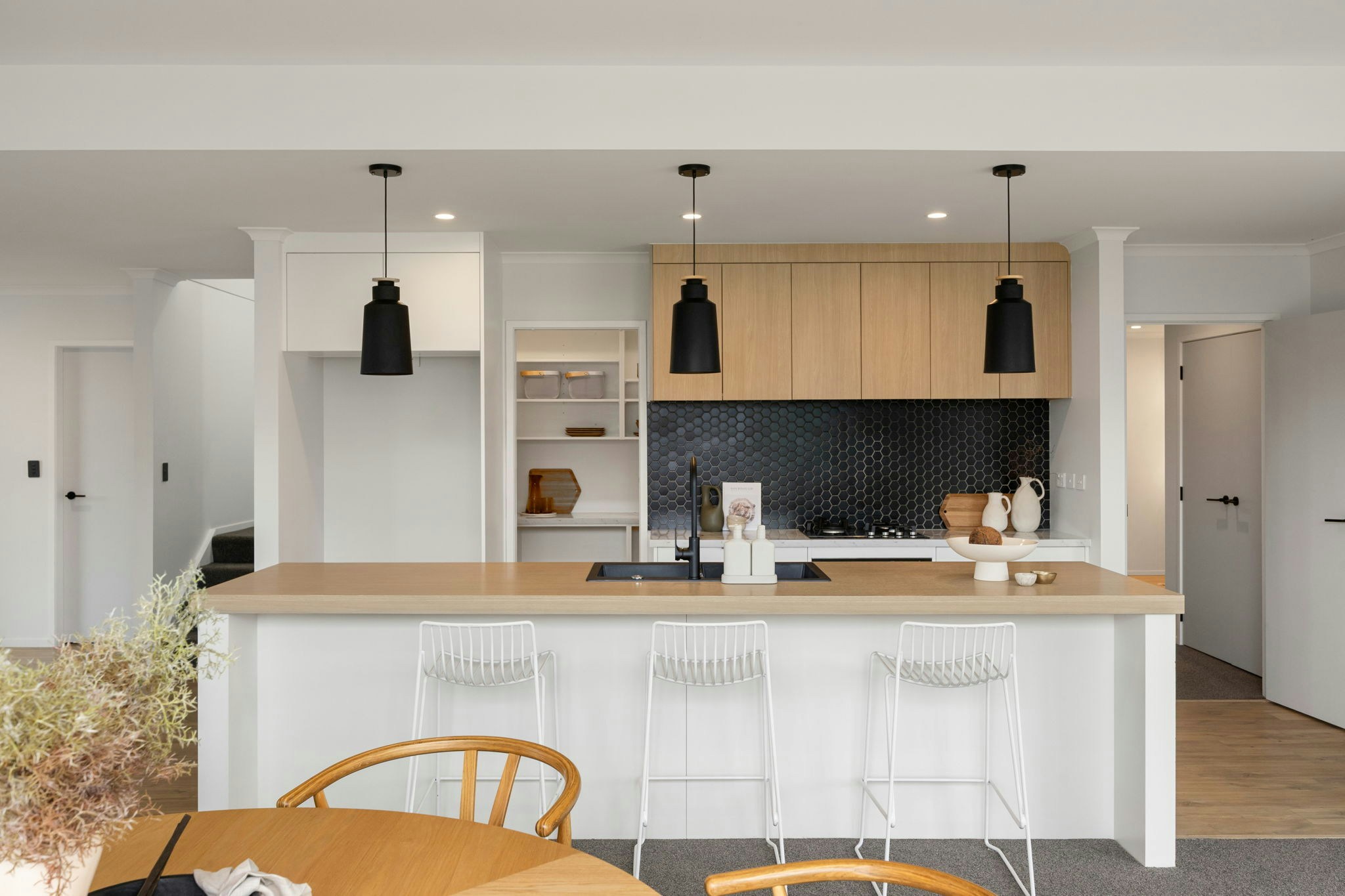 16 web or mls in House AR0 4347