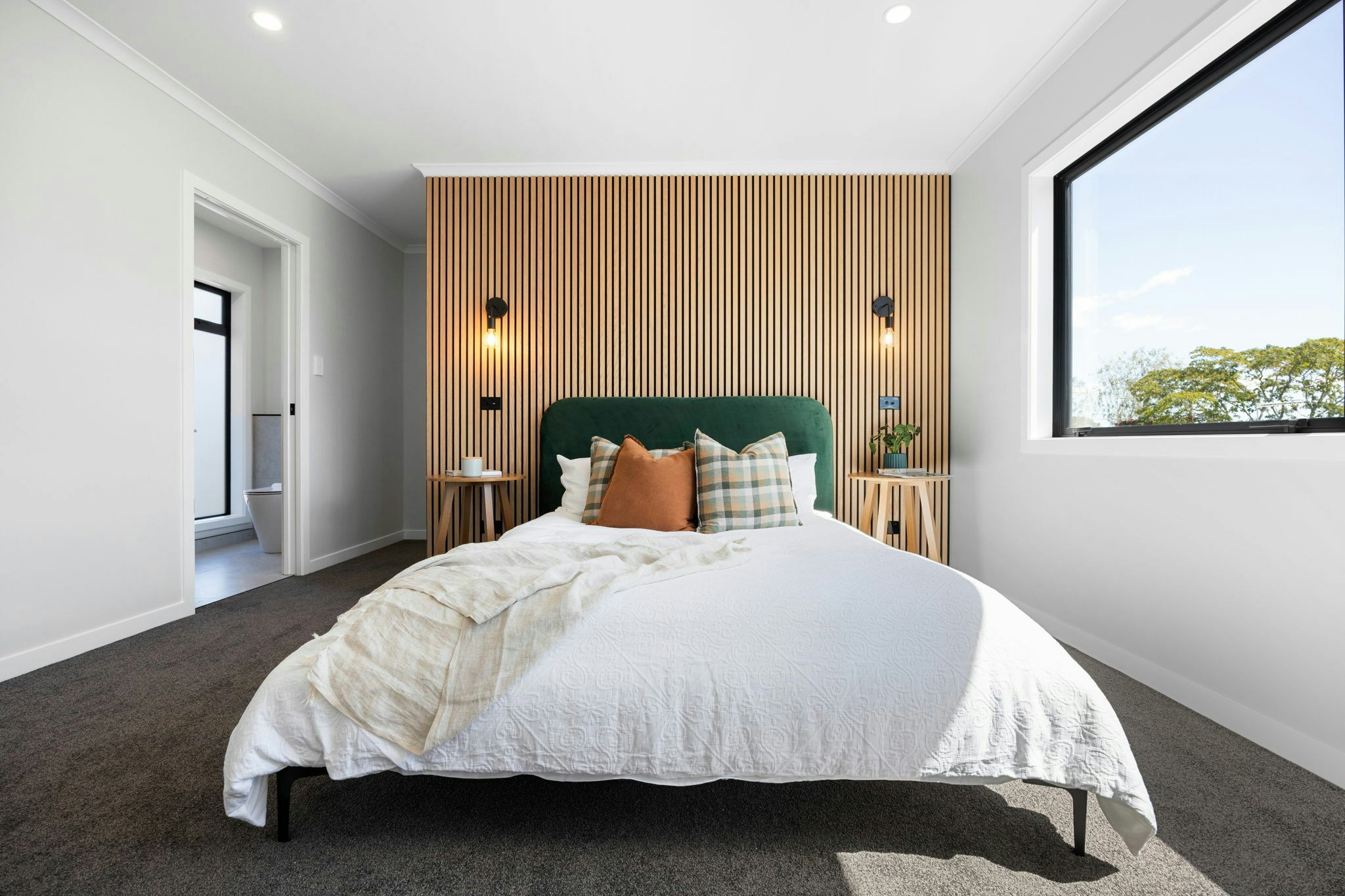 16 web or mls in House AR0 5484